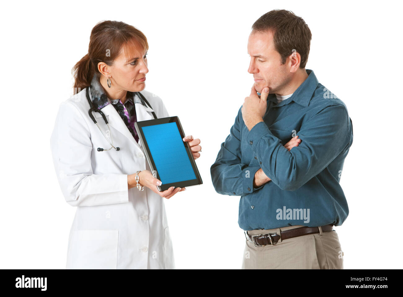 Isolato su bianco series con una femmina caucasica medico e paziente di sesso maschile in una varietà di pose con puntelli. Foto Stock