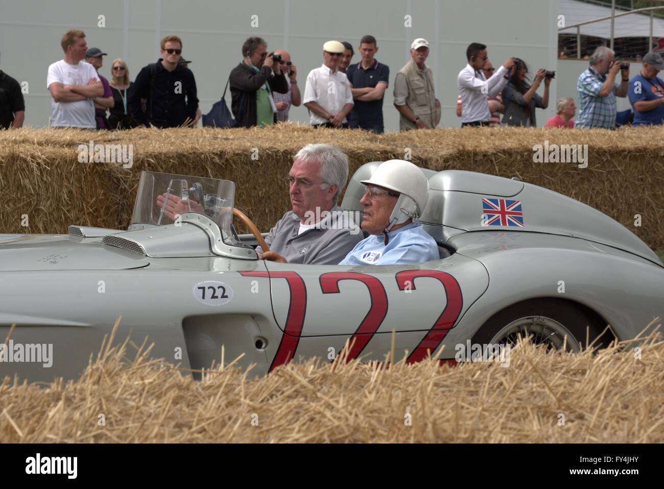 Sir Stirling Moss al volante della Mercedes-Benz SLR 300 in cui ha vinto il 1955 Mille Miglia Foto Stock