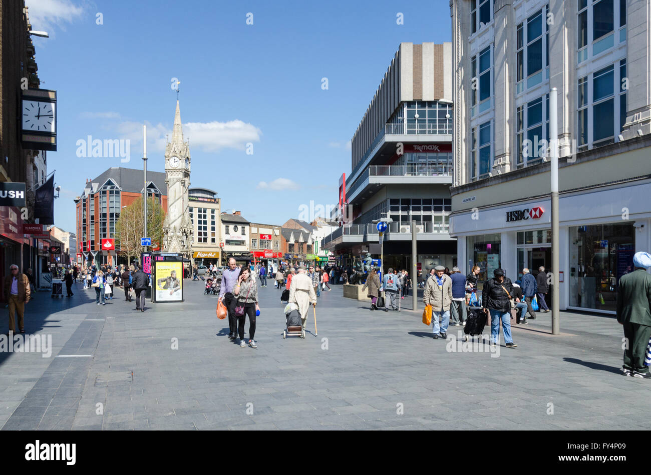 Gli amanti dello shopping in Gallowtree Gate nel centro di Leicester Foto Stock