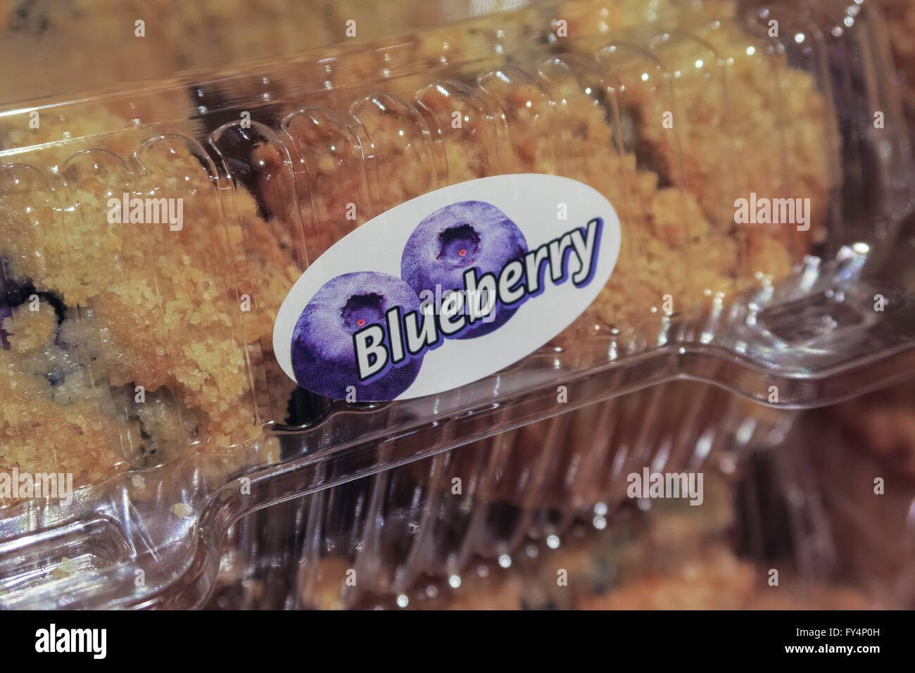 Muffin ai mirtilli Display in in-store panificio, Weis supermercato, DOYLESTOWN, PA, Stati Uniti d'America Foto Stock