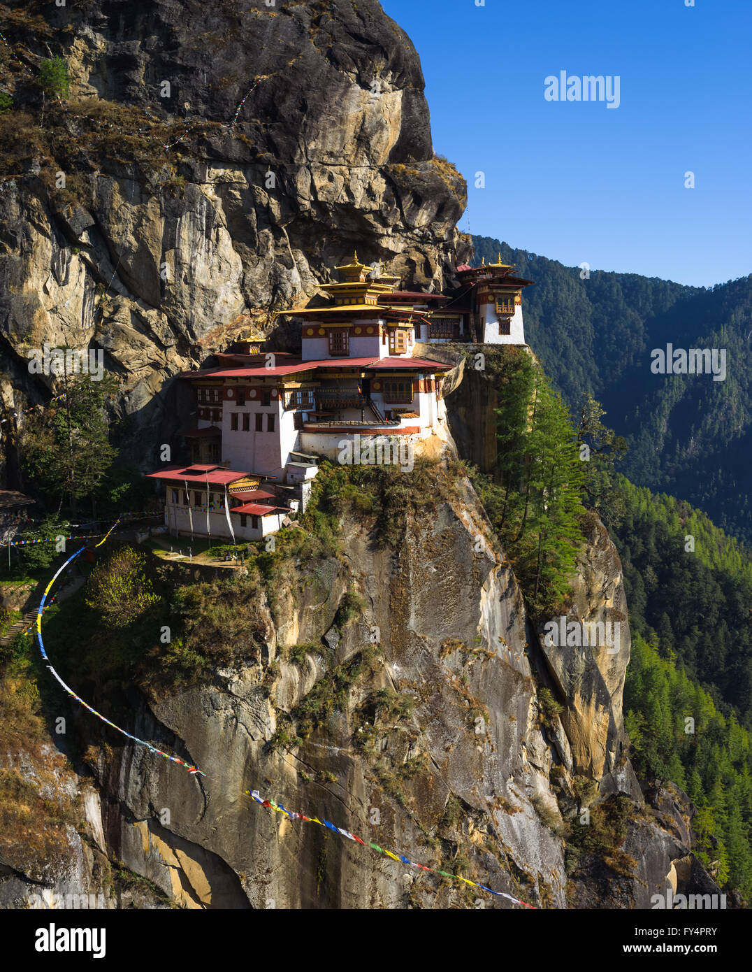 Tiger's Nest (Taktshang) Monastero, arroccato sulla scogliera vicino a paro, Bhutan Foto Stock