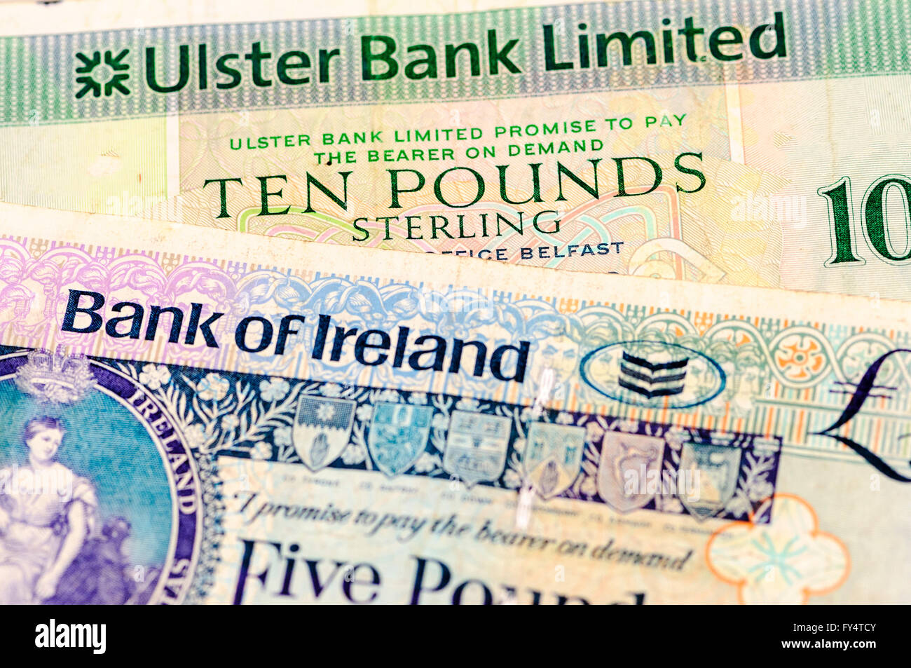 Ulster Bank e Banca d'Irlanda banconote, come utilizzato in Irlanda del Nord. Foto Stock