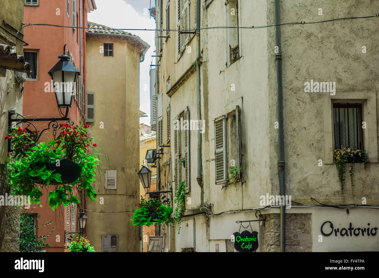 Spruzzare profumo fino alla strada a Grasse, Francia. Foto Stock