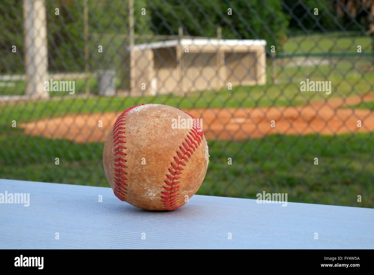 Viste di baseball con una piroga in background Aprile 2016 Foto Stock