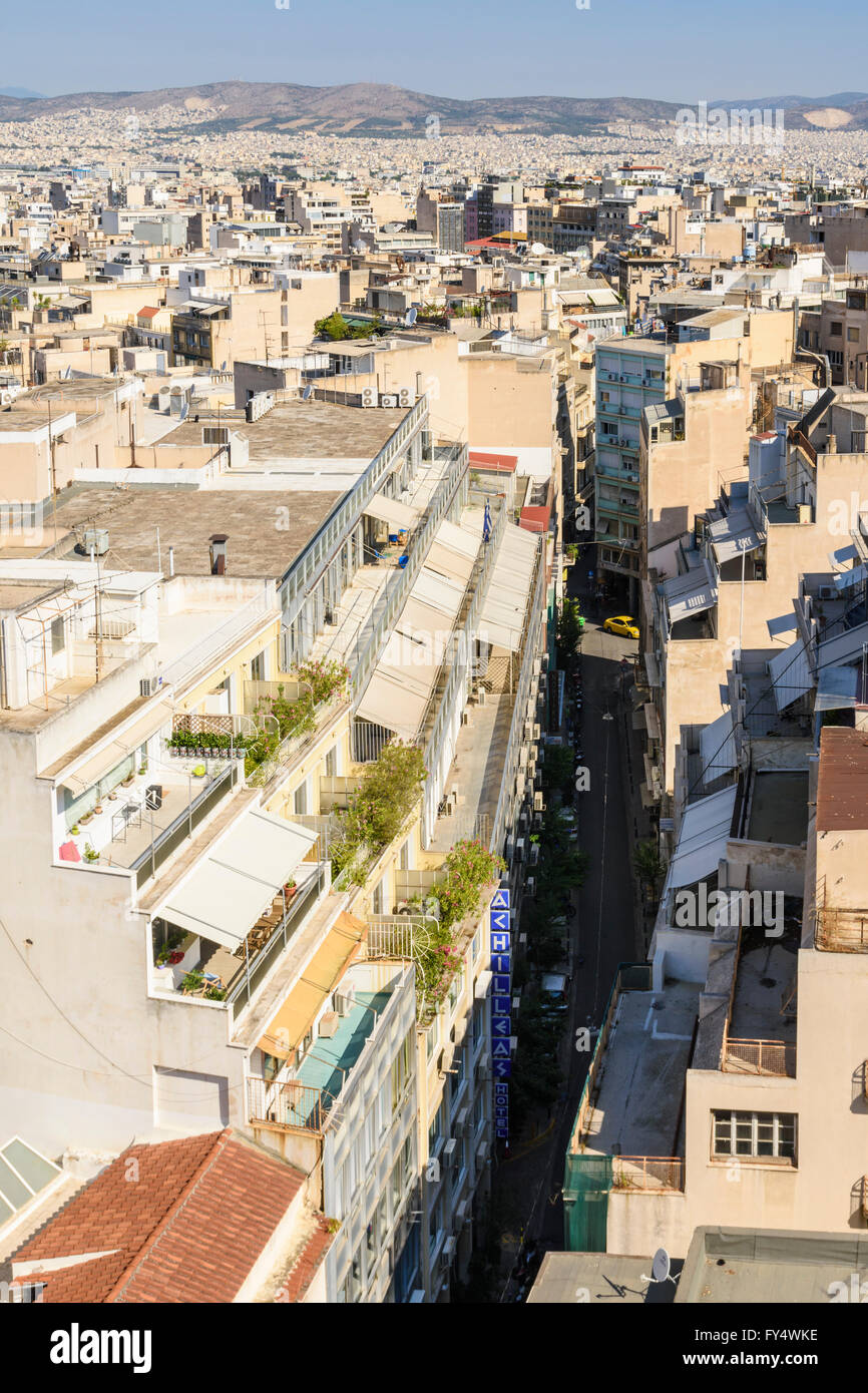 Paesaggio urbano in obliquo verso il basso vista Lekka Street, Atene, Grecia Foto Stock