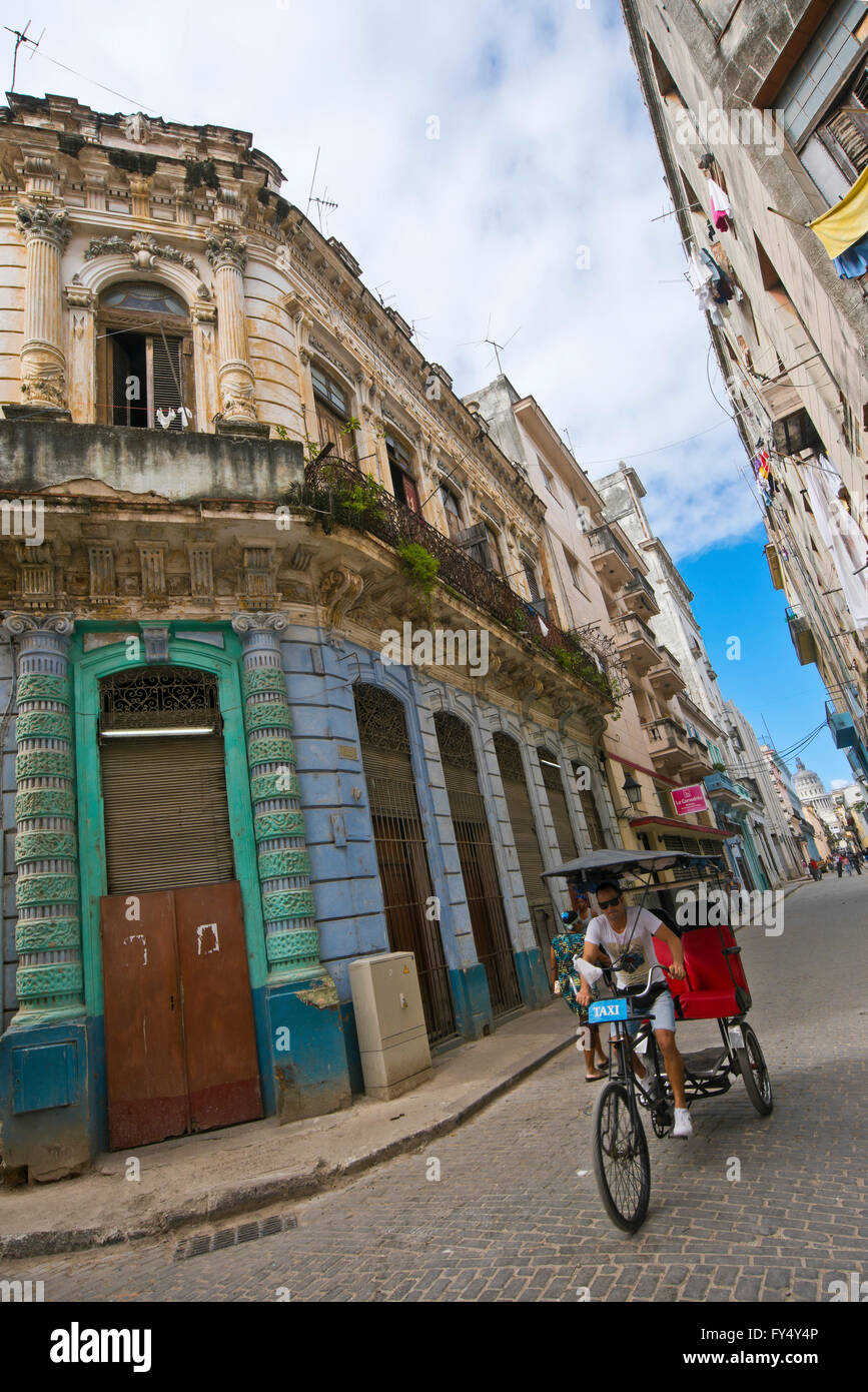 Vie di verticale nella Vecchia Havana, Cuba. Foto Stock