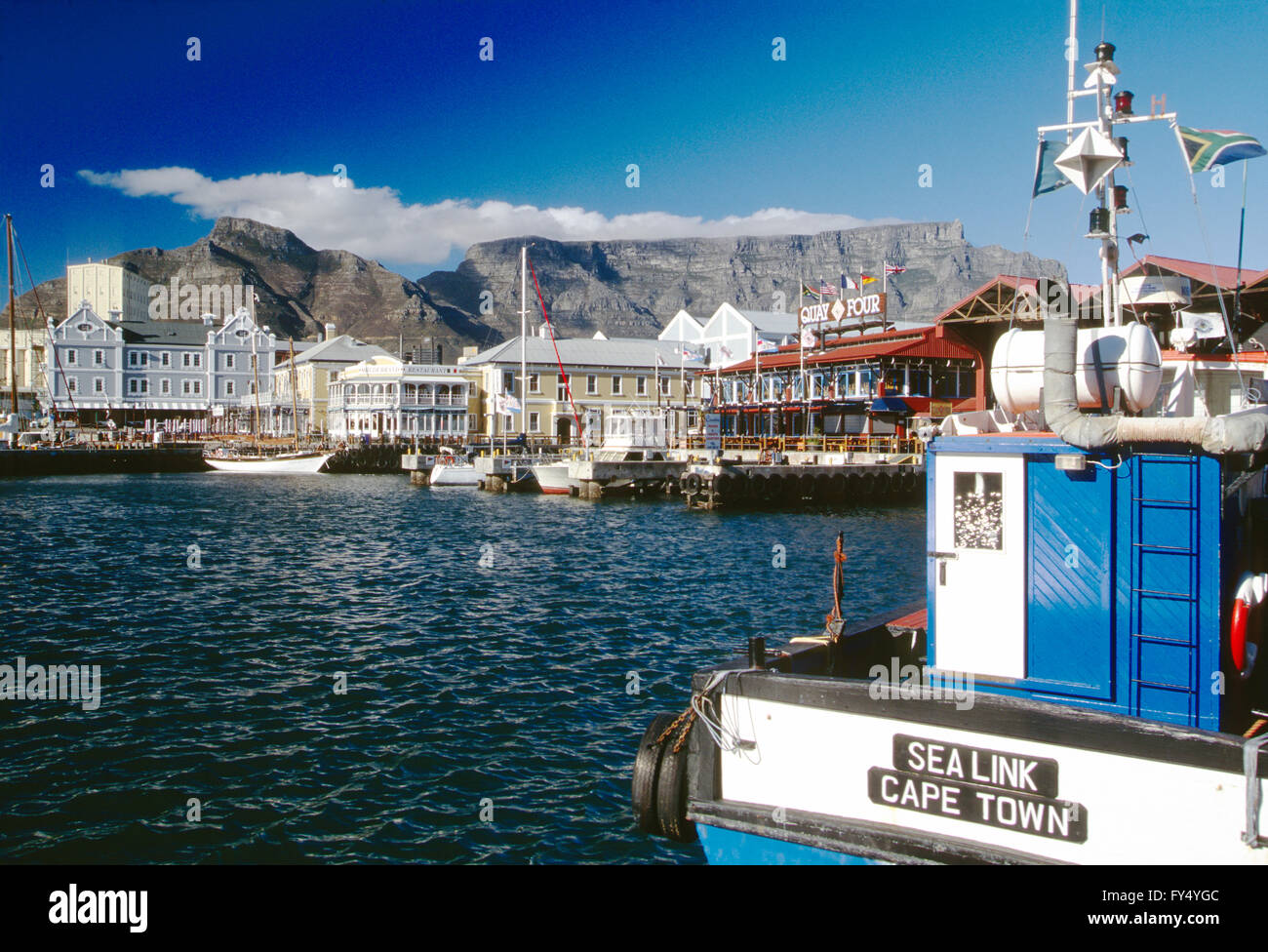 Panoramica di Cape Town e dal porto; Table Mountain e Cape Peninsula; Sud Africa Foto Stock