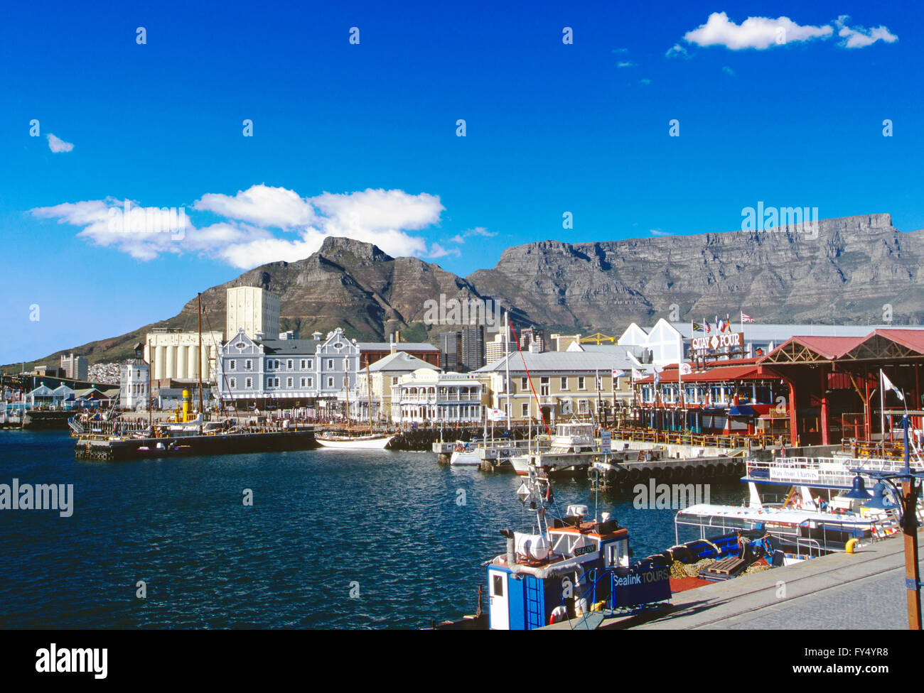 Panoramica di Cape Town e dal porto; Table Mountain e Cape Peninsula; Sud Africa Foto Stock