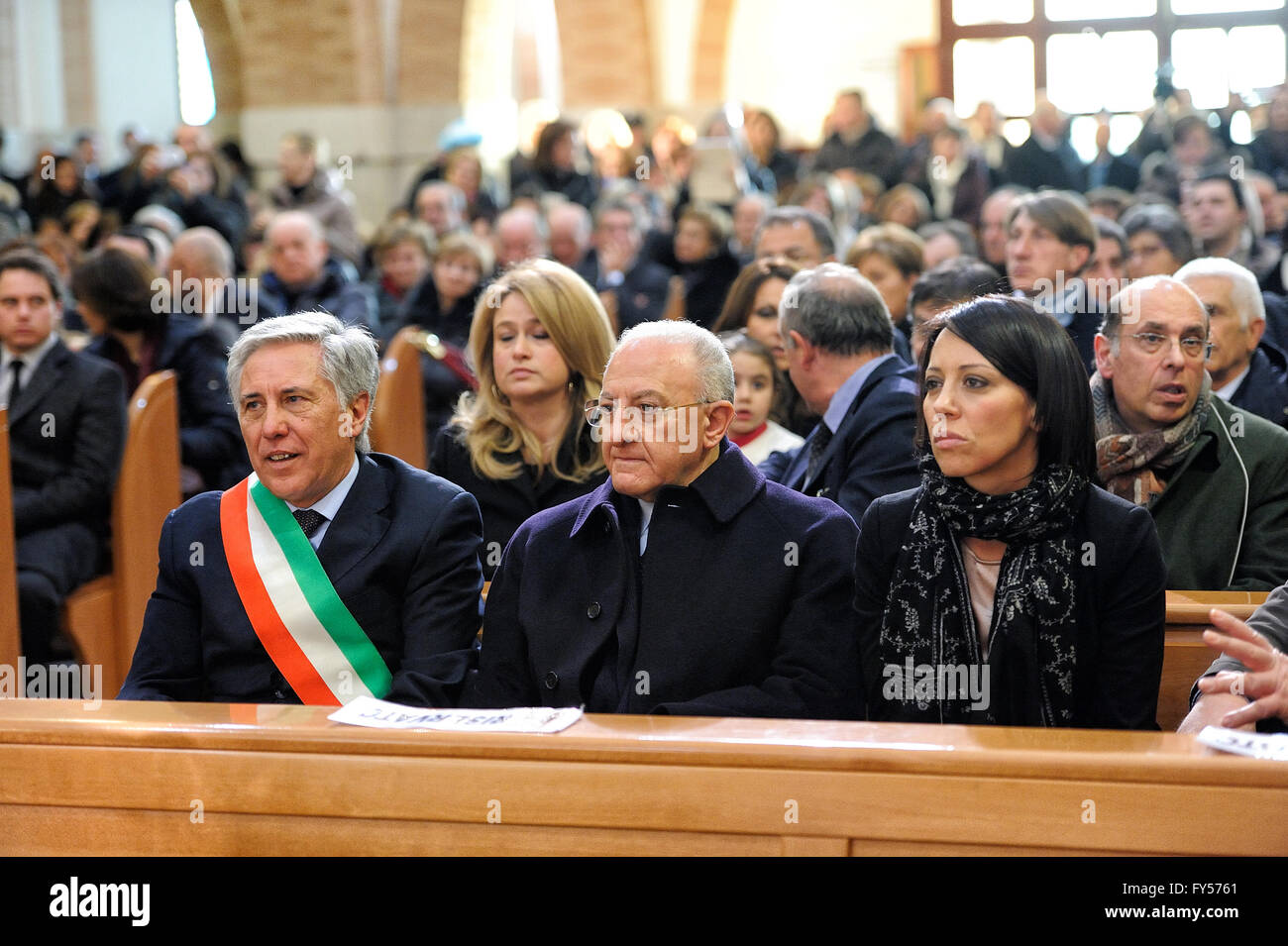 Campania, Pietrelcina, San. Pio abbraccia il suo paese - il sindaco di Pietrelcina Domenico Masone, Presidente della Regione Campania Vincenzo De Luca e Nunzia De Girolamo policy Foto Stock