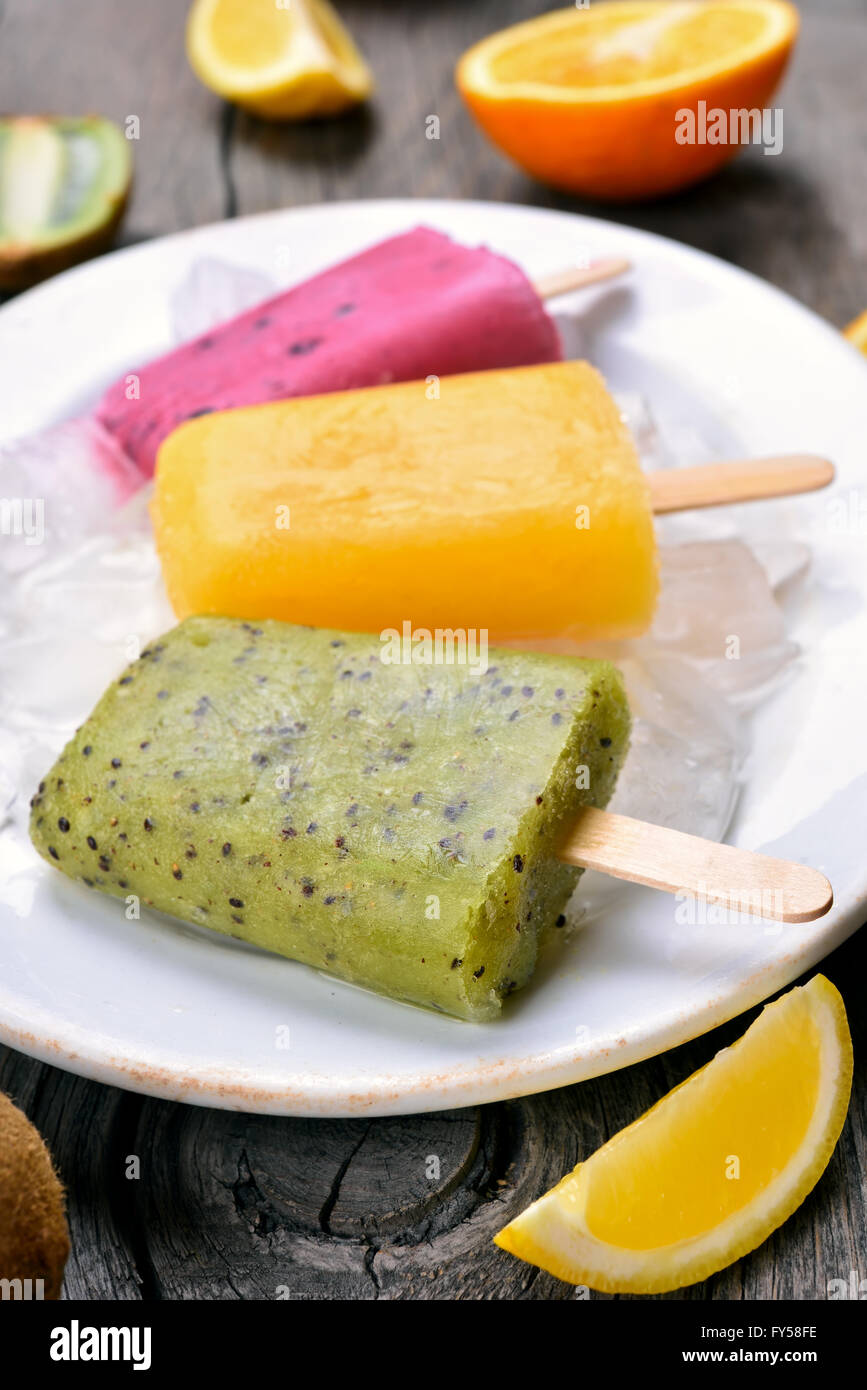 In casa gelato di frutta popsicles, profondità di campo Foto Stock