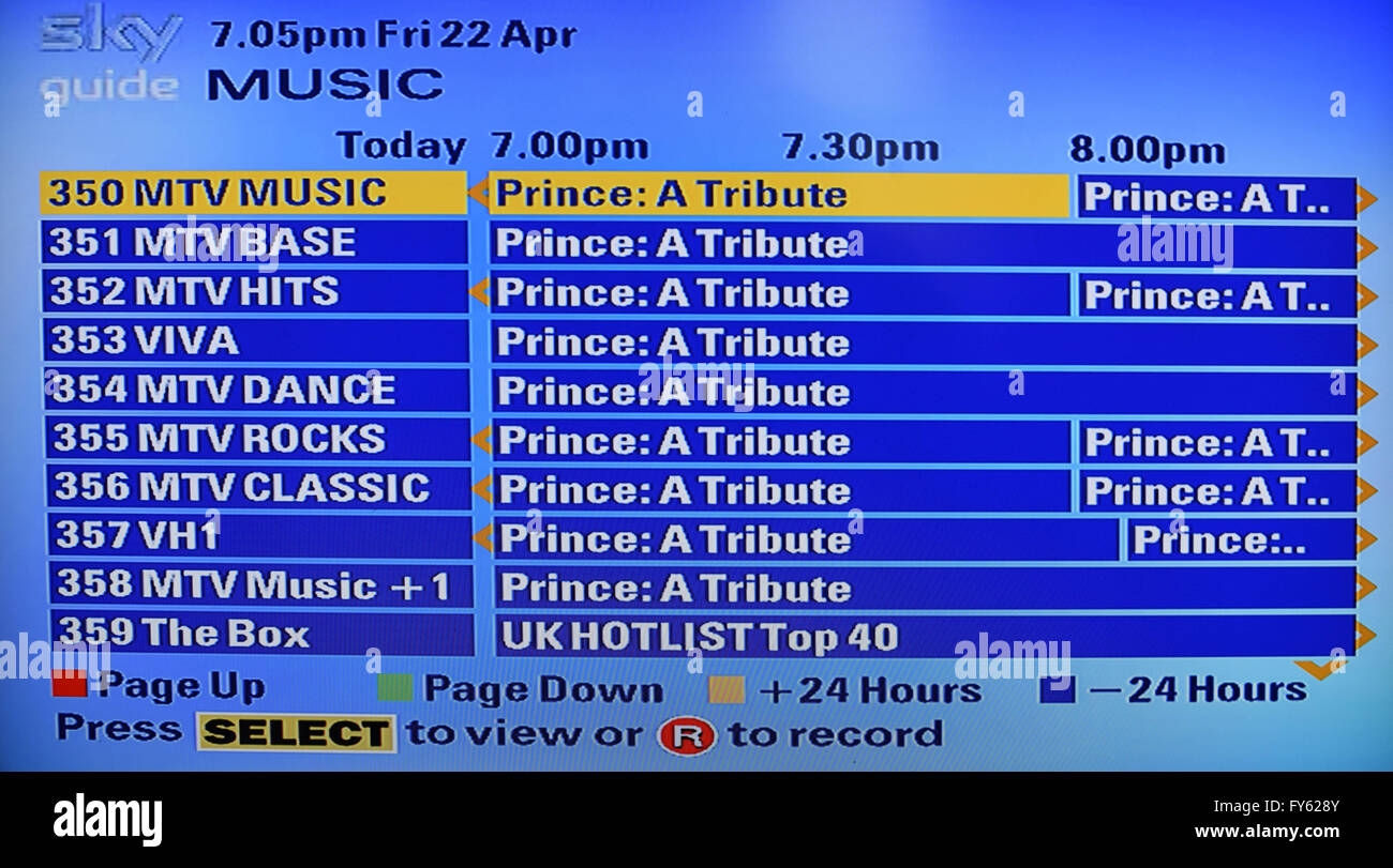 Regno Unito. Il 22 aprile, 2016. La guida di musica su Sky TV canali  musicali questa sera con una pagina piena di omaggio programmmes alla fine  del cantante principe morto ieri. Credito: