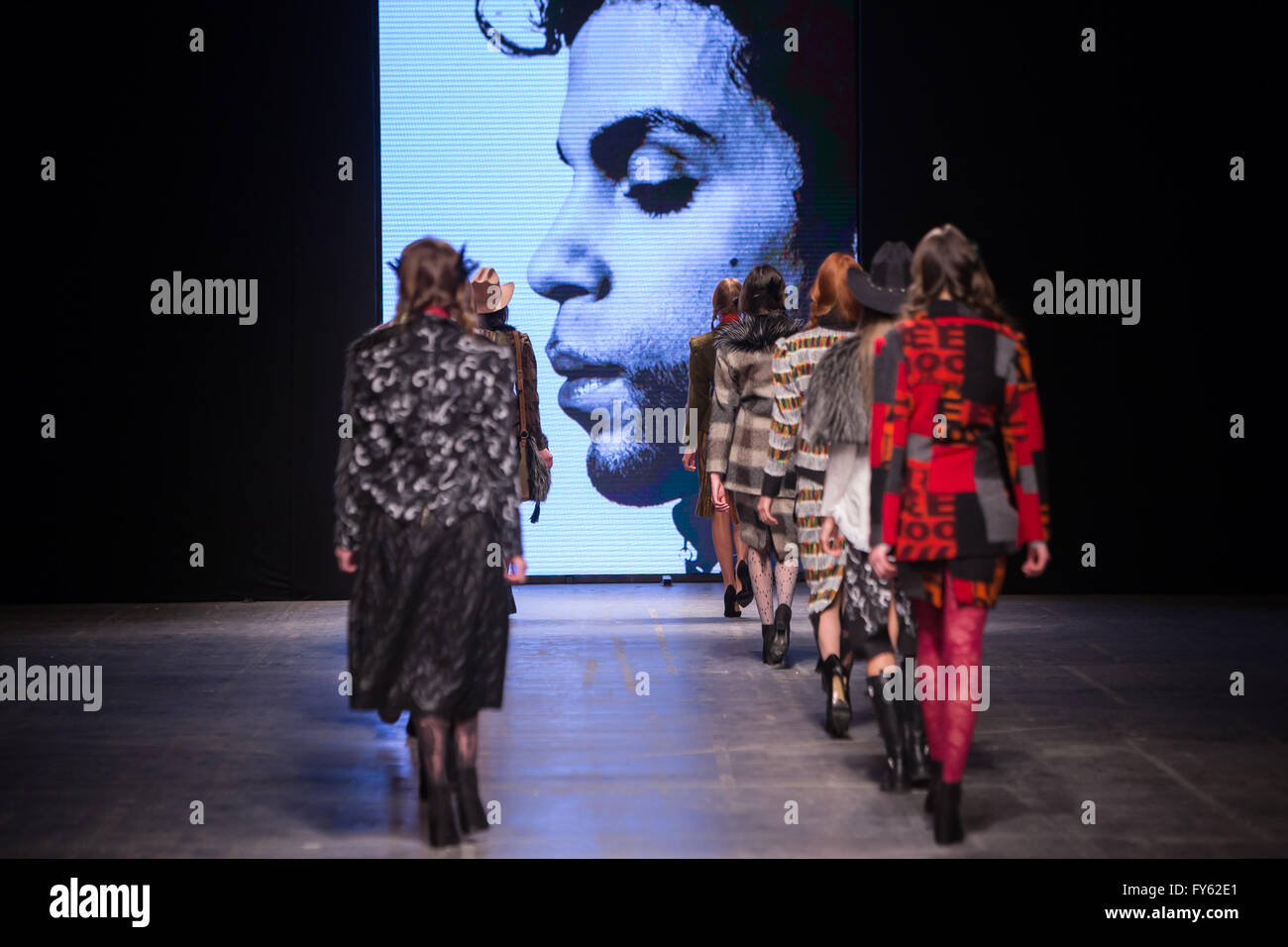 Expo Lodz, a Lodz, Polonia, 22 Aprile, 2016. Fashionphilosophy Fashion Week Poland, Finale di show da ROCKMADCHEN al principe a designer Avenue durante la XIV edizione della Settimana della moda in Polonia 2016 , Credito: Tomasz Zasinski / Alamy Live News Foto Stock