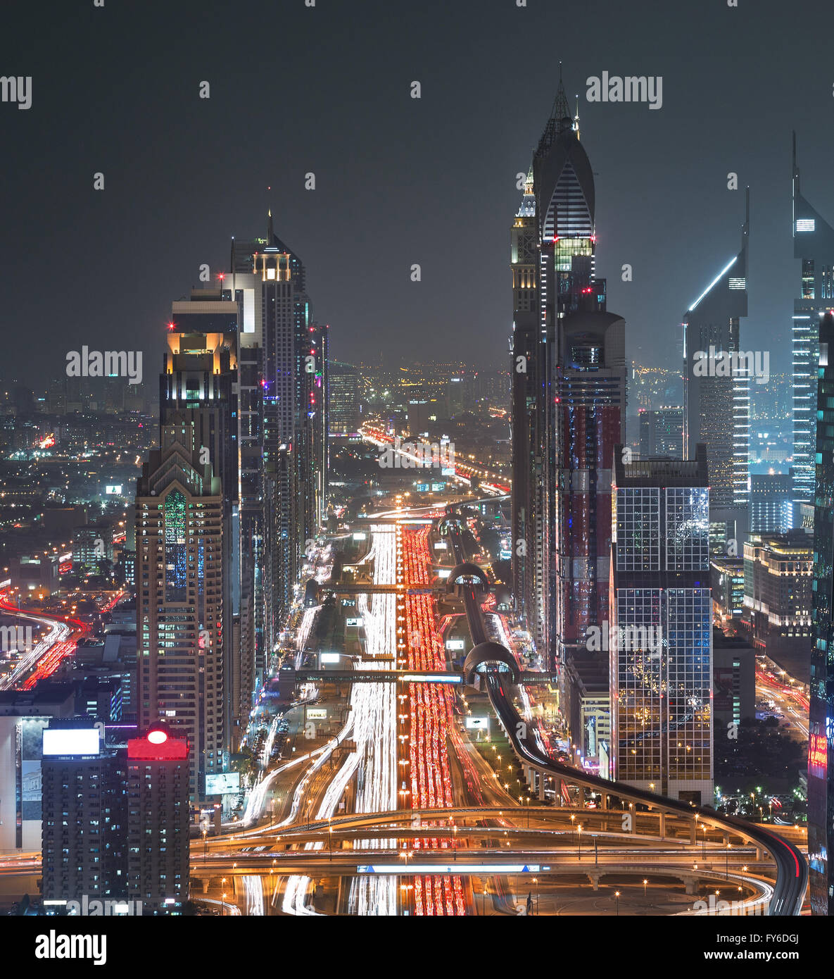 Dubai Sheikh Zayed Road densità e torri di vetro Foto Stock