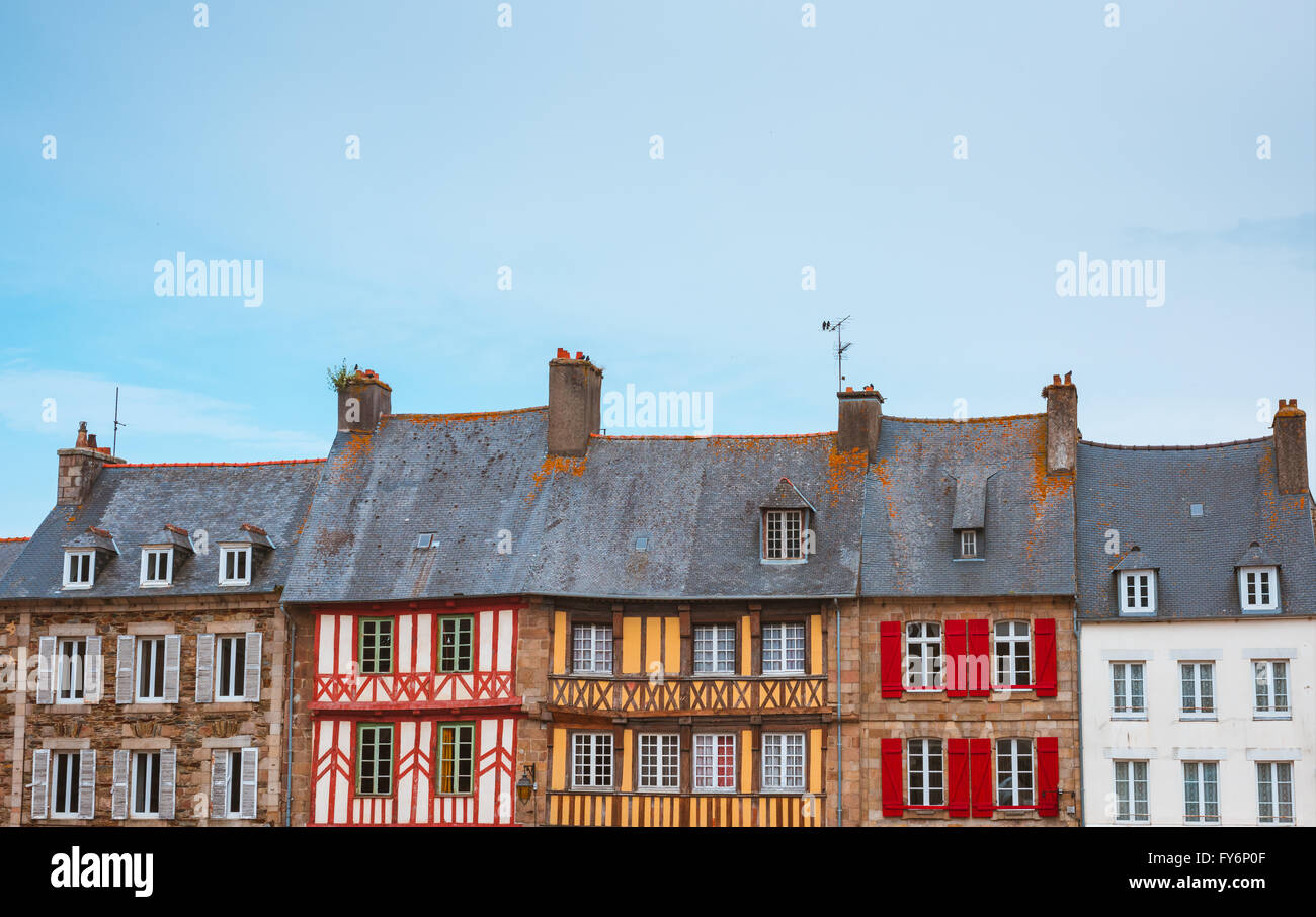 Vista panoramica di tipiche case francesi Bretagne Foto Stock