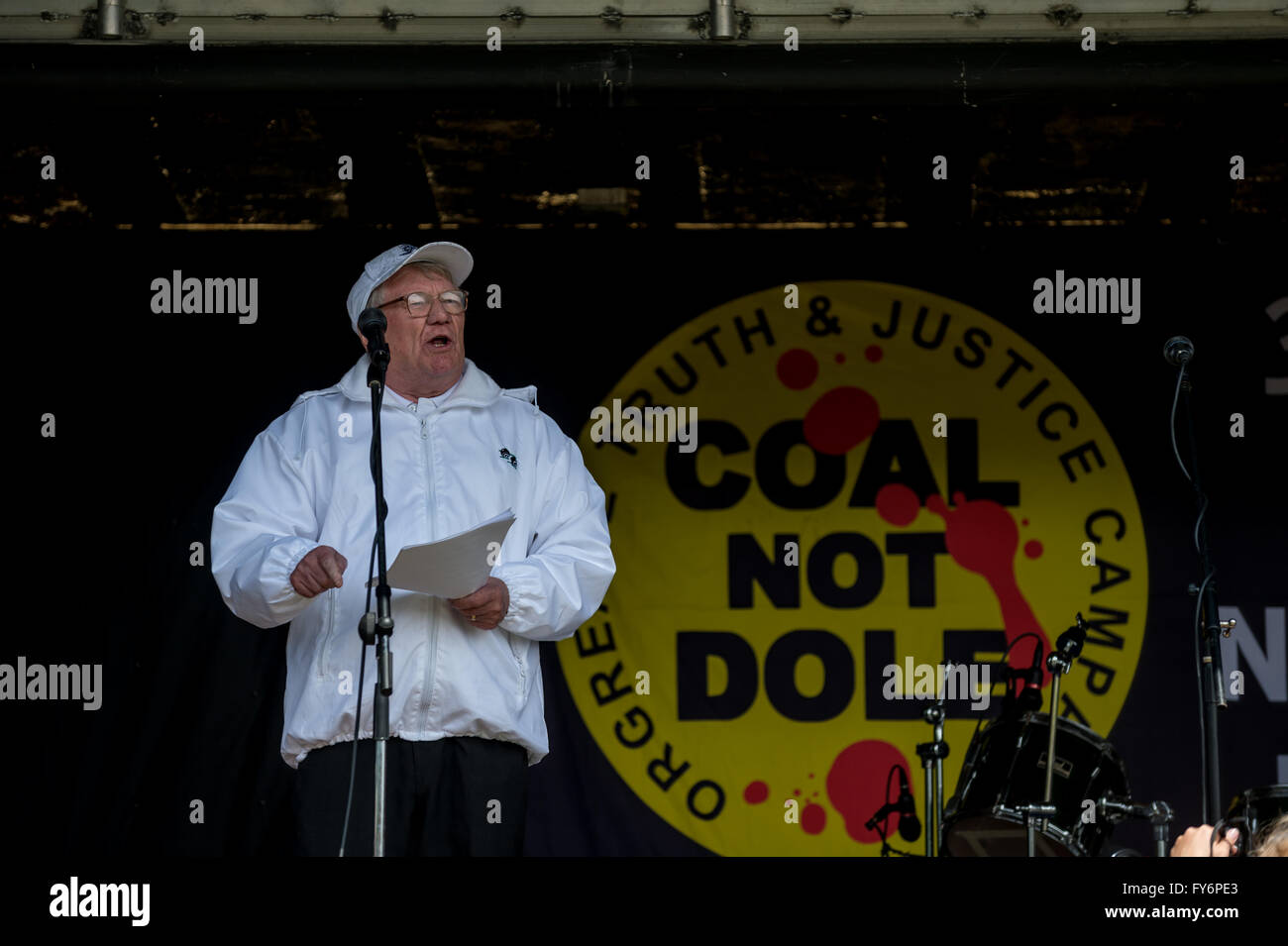 Ken Capstick, ex vicepresidente NUM area dello Yorkshire, parlando alla messa picnic organizzato dal Orgreave di verità e di giustizia Foto Stock