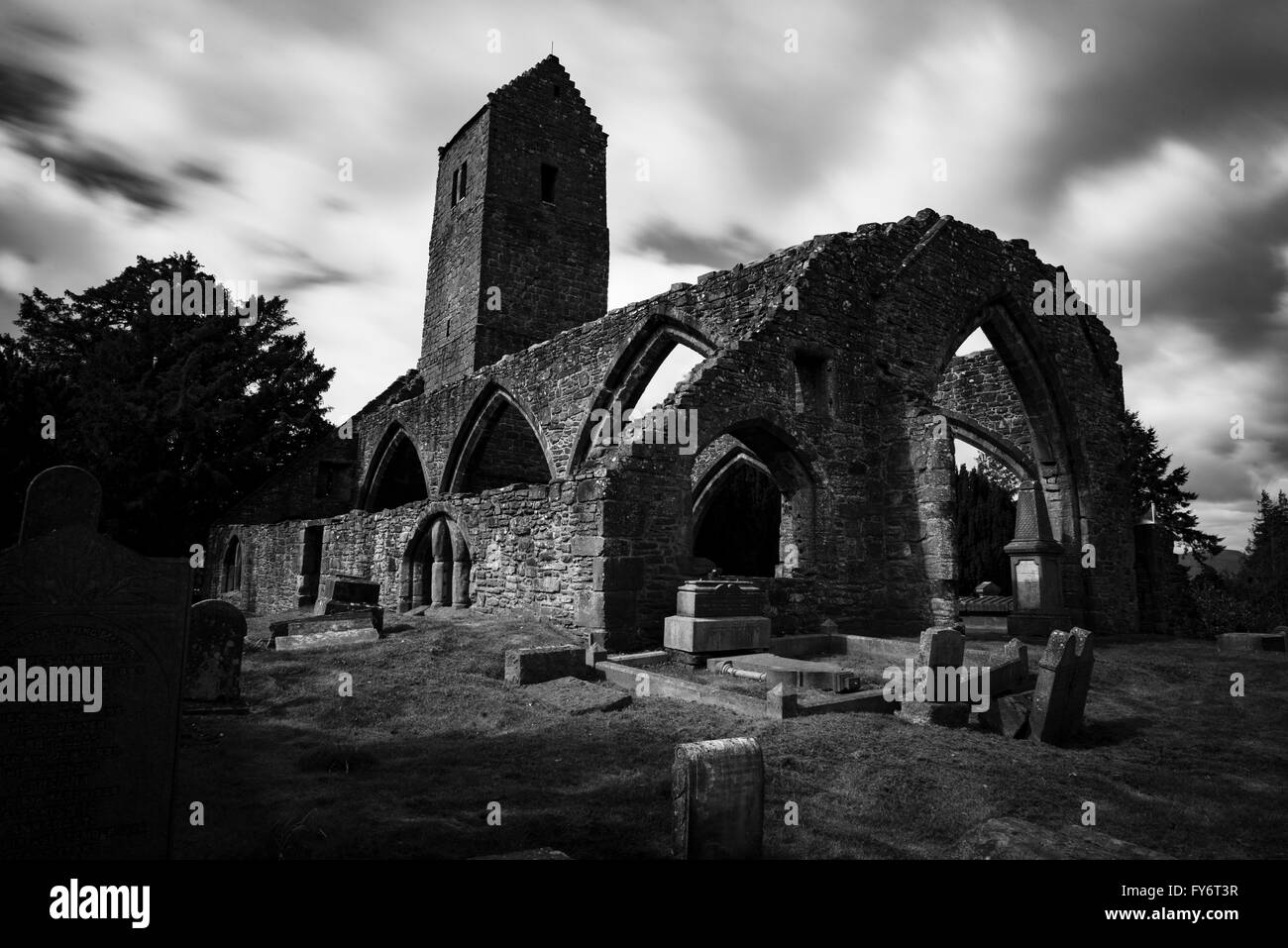 Muthill vecchia chiesa e torre Foto Stock