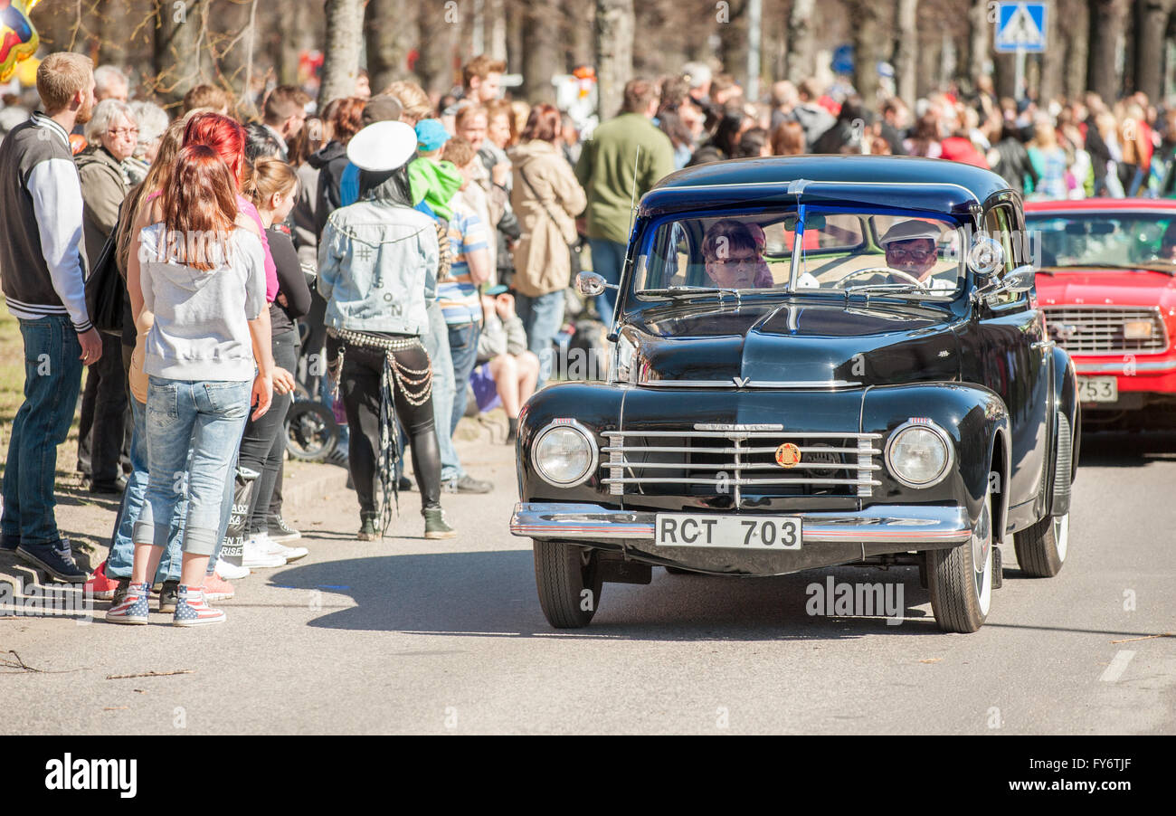 Tradizionale auto d'epoca sfilata Primavera Festeggia il giorno di maggio in Norrkoping, Svezia. Foto Stock