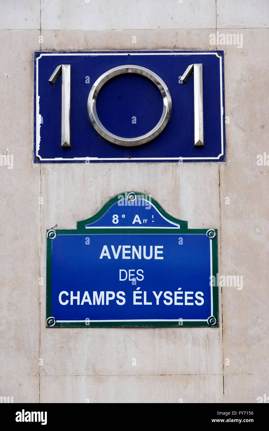 Un cartello stradale di Avenue des Champs Elysees. Parigi, Francia Foto Stock