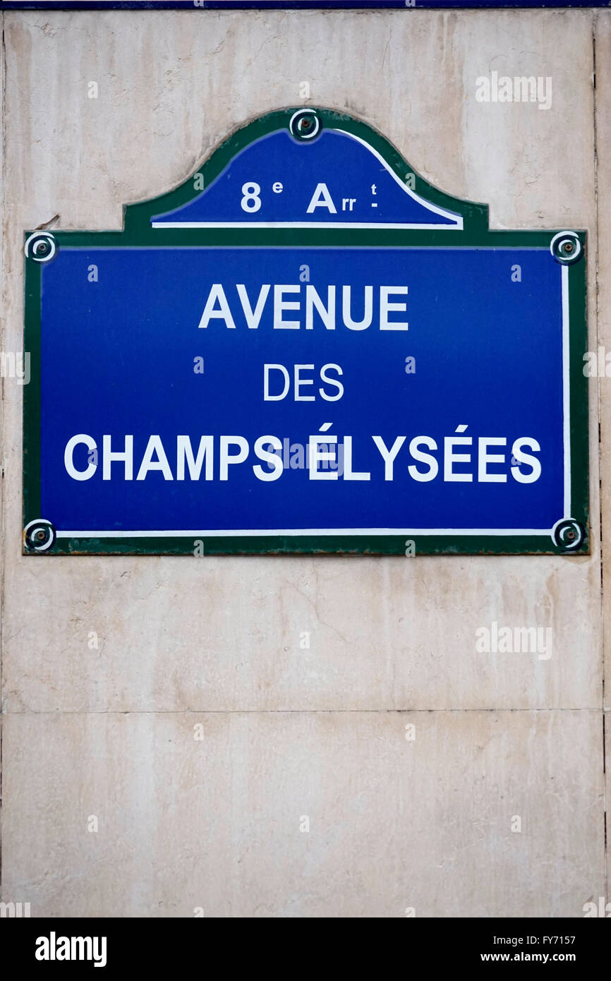 Un cartello stradale di Avenue des Champs Elysees. Parigi, Francia Foto Stock