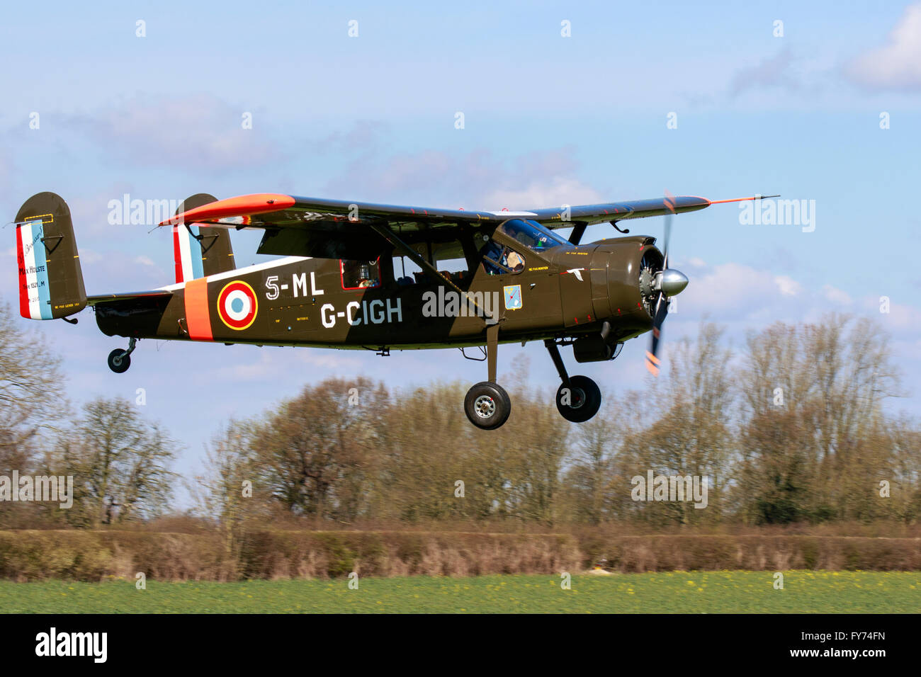 Aerei Max Holste MH 151 M 5-ML G-CIGH Broussard in atterraggio a Breighton Airfield Foto Stock