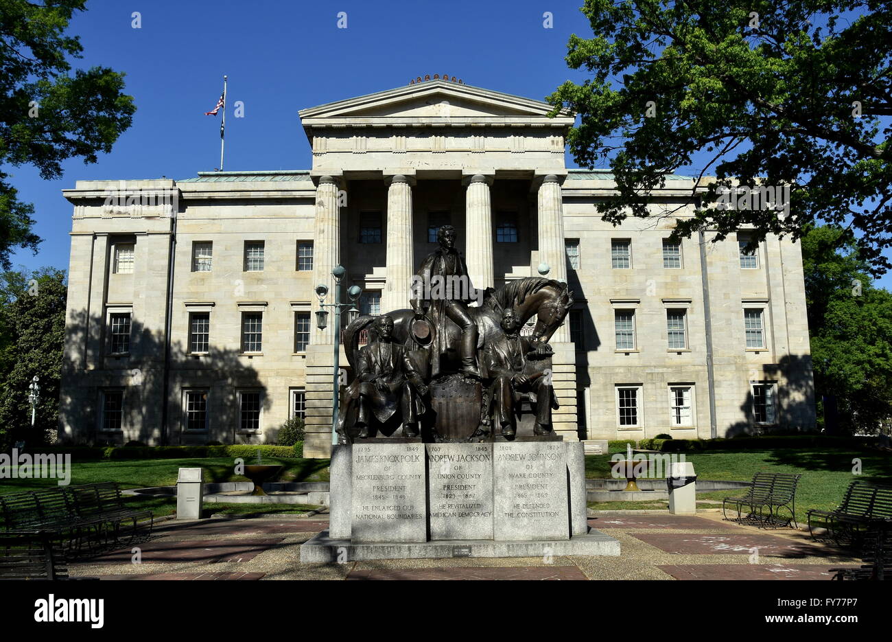 Raleigh, North Carolina: la North Carolina State House con i tre Presidenti (Polk, Jackson e Johnson) scultura Foto Stock