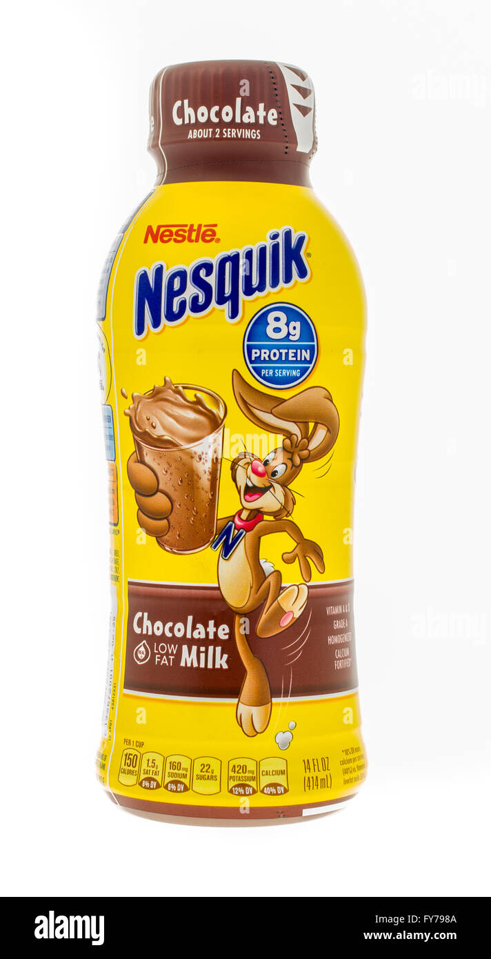 Winneconne, WI -4 Nov 2015: Bottiglia di Nestlé il latte al cioccolato Nesquik. Foto Stock