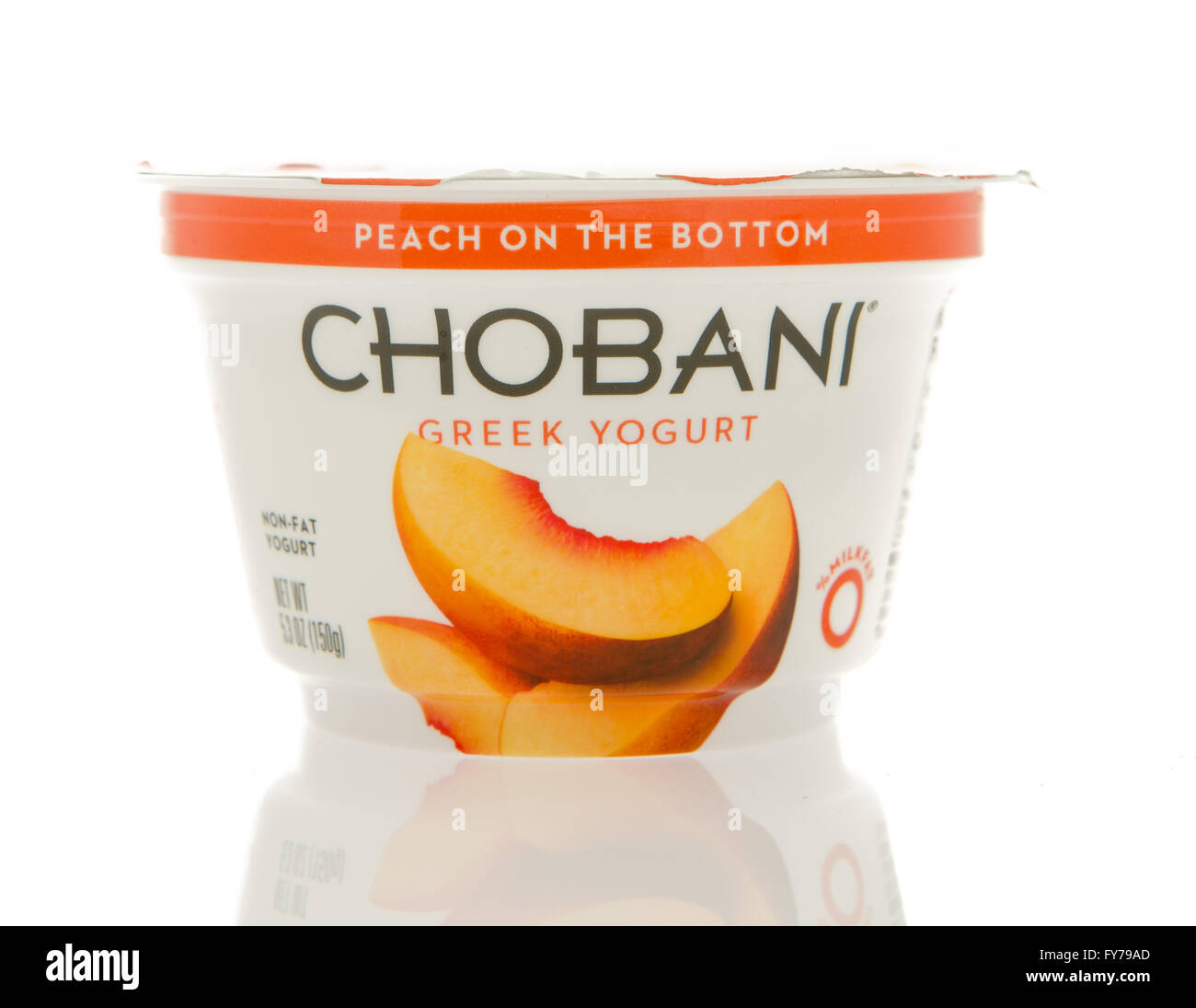 Winneconne, WI - 1 Marzo 2016: un contenitore di Chobani lo yogurt greco in aroma di pesca Foto Stock