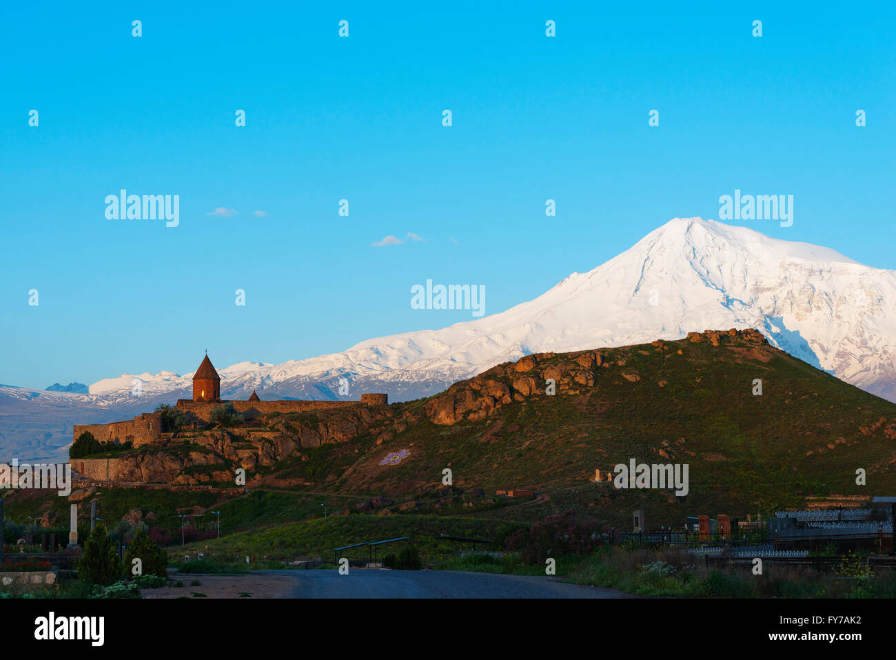 Eurasia, regione del Caucaso, Armenia, Khor Virap monastero, il monte Ararat (5137m), la montagna più alta in Turchia fotografata da Armen Foto Stock