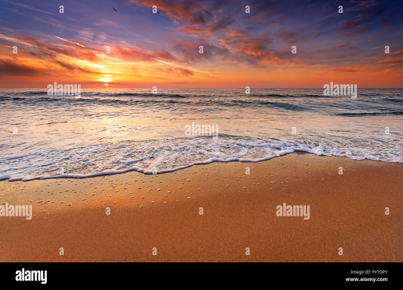 Bella cloudscape sul mare, sunrise shot. Foto Stock