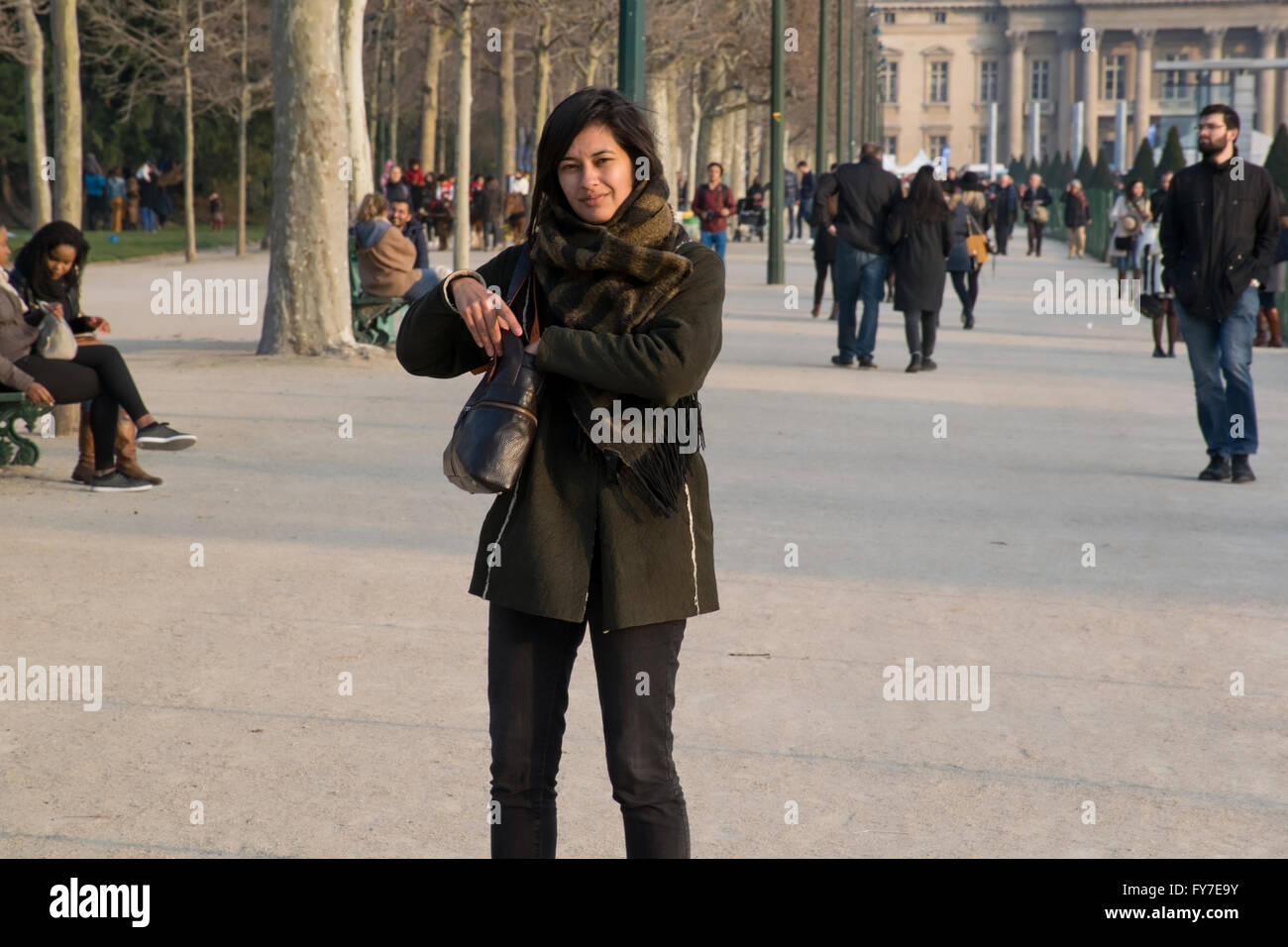 Una donna a Parigi Foto Stock
