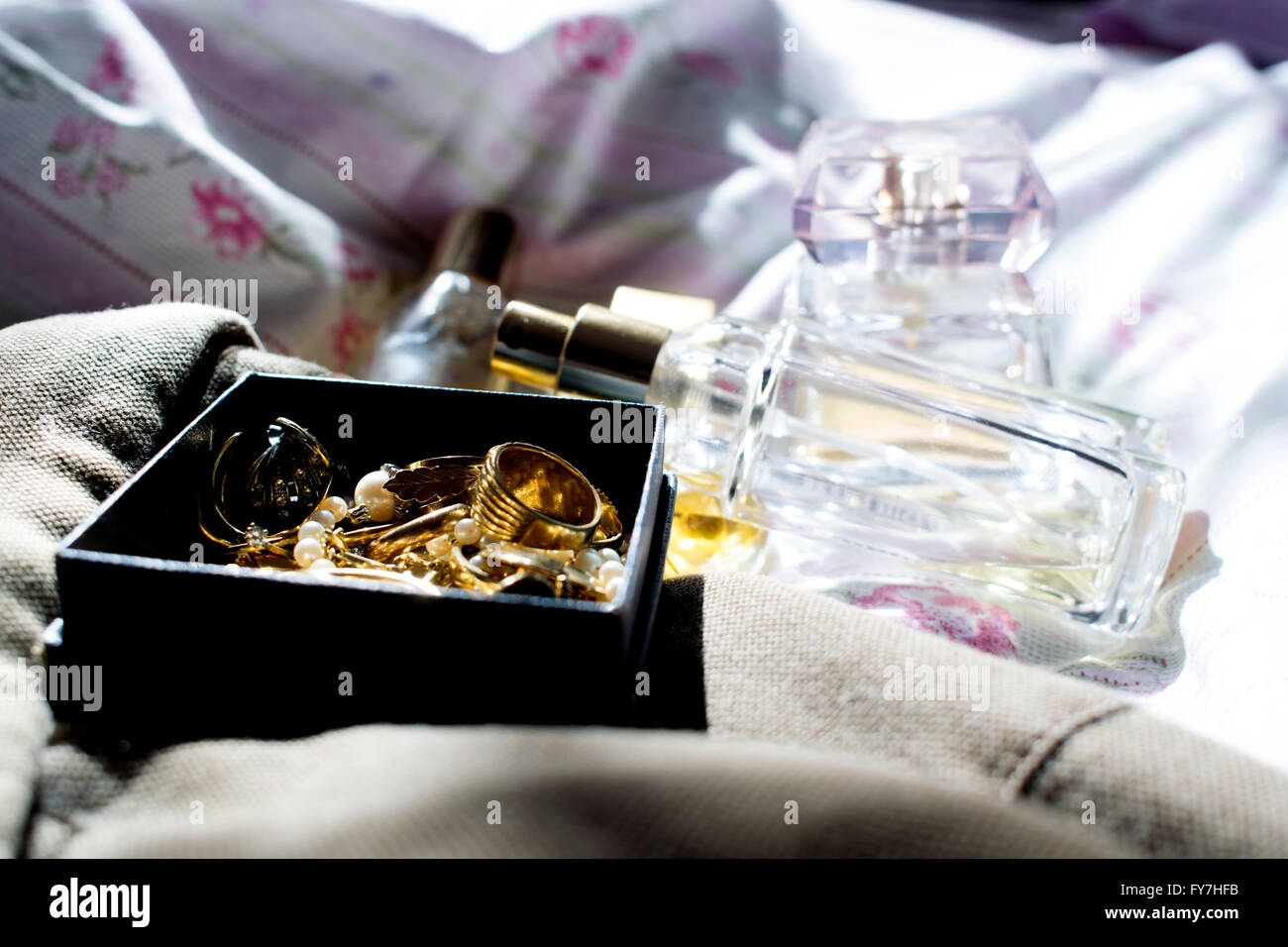 Family Jewels e bottiglie di profumo Foto Stock