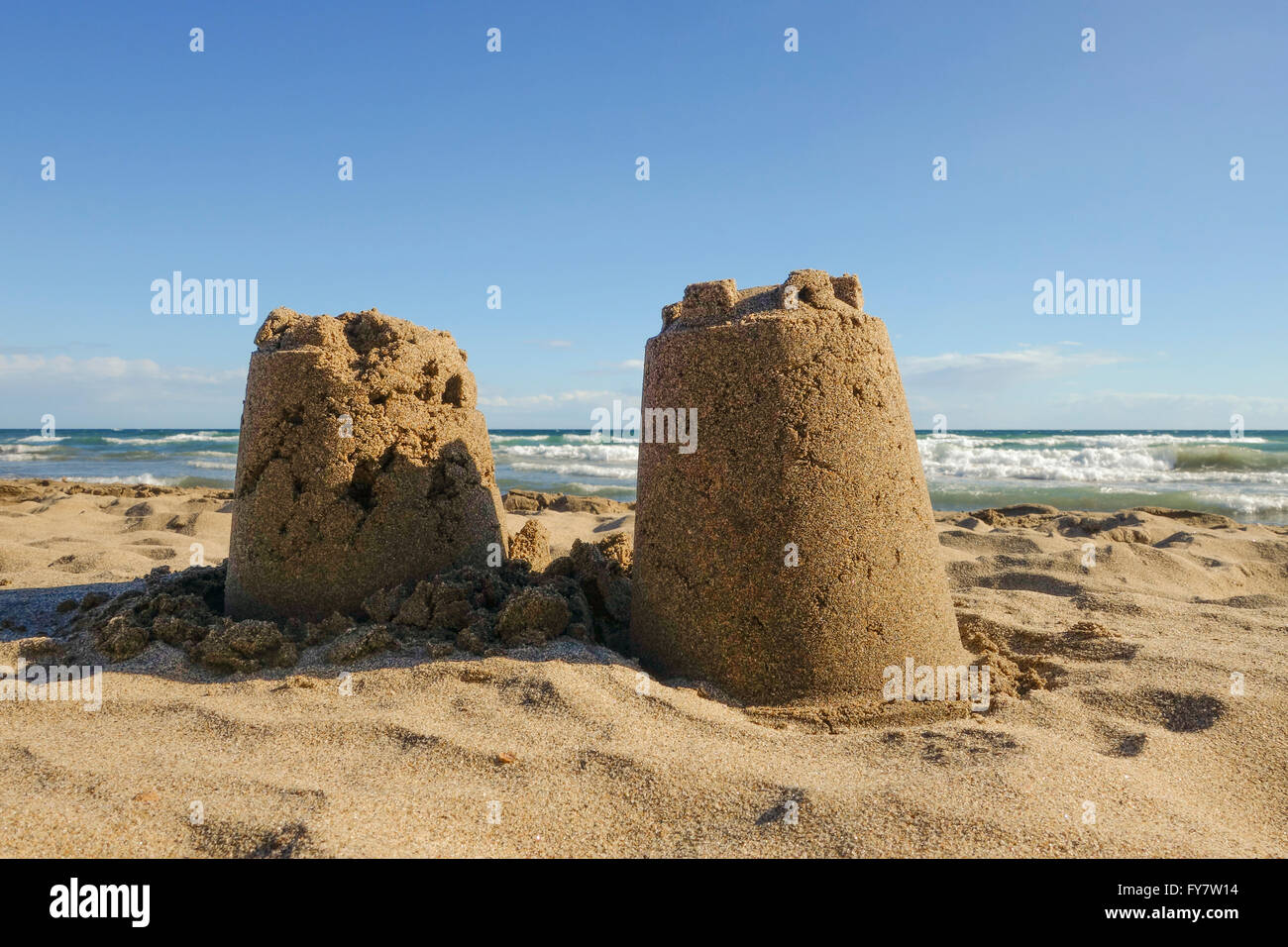 Castello di sabbia sulla spiaggia, Marbella. Costa del Sol, Spagna. Foto Stock