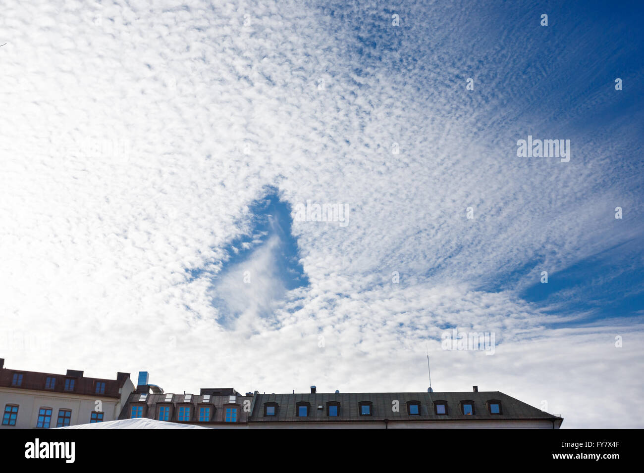 Insoliti fenomeni atmosferici nelle nuvole sopra Monaco di Baviera, Germania Foto Stock