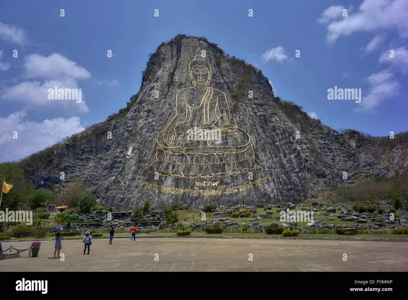 Khao Chee Chan montagna sacra con Buddha inciso. Pattaya Thailandia, S. E. Asia Foto Stock
