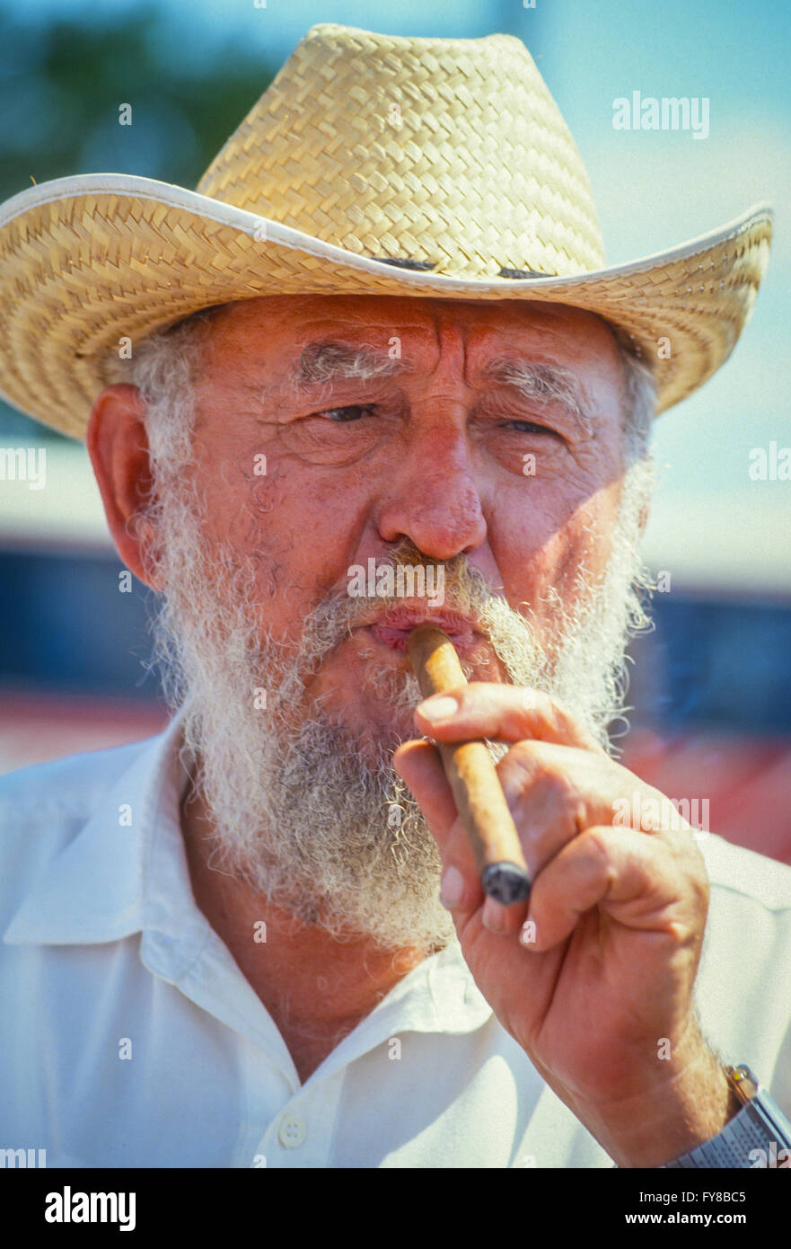 Fidel castro cigar immagini e fotografie stock ad alta risoluzione