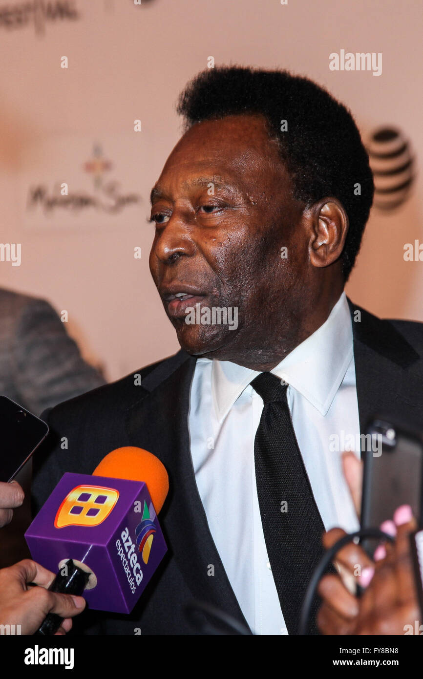 Ex calciatore brasiliano Pelé assiste il 'Pele: nascita di una Leggenda' Premiere mondiale durante il 2016 Tribeca Film Festival Foto Stock