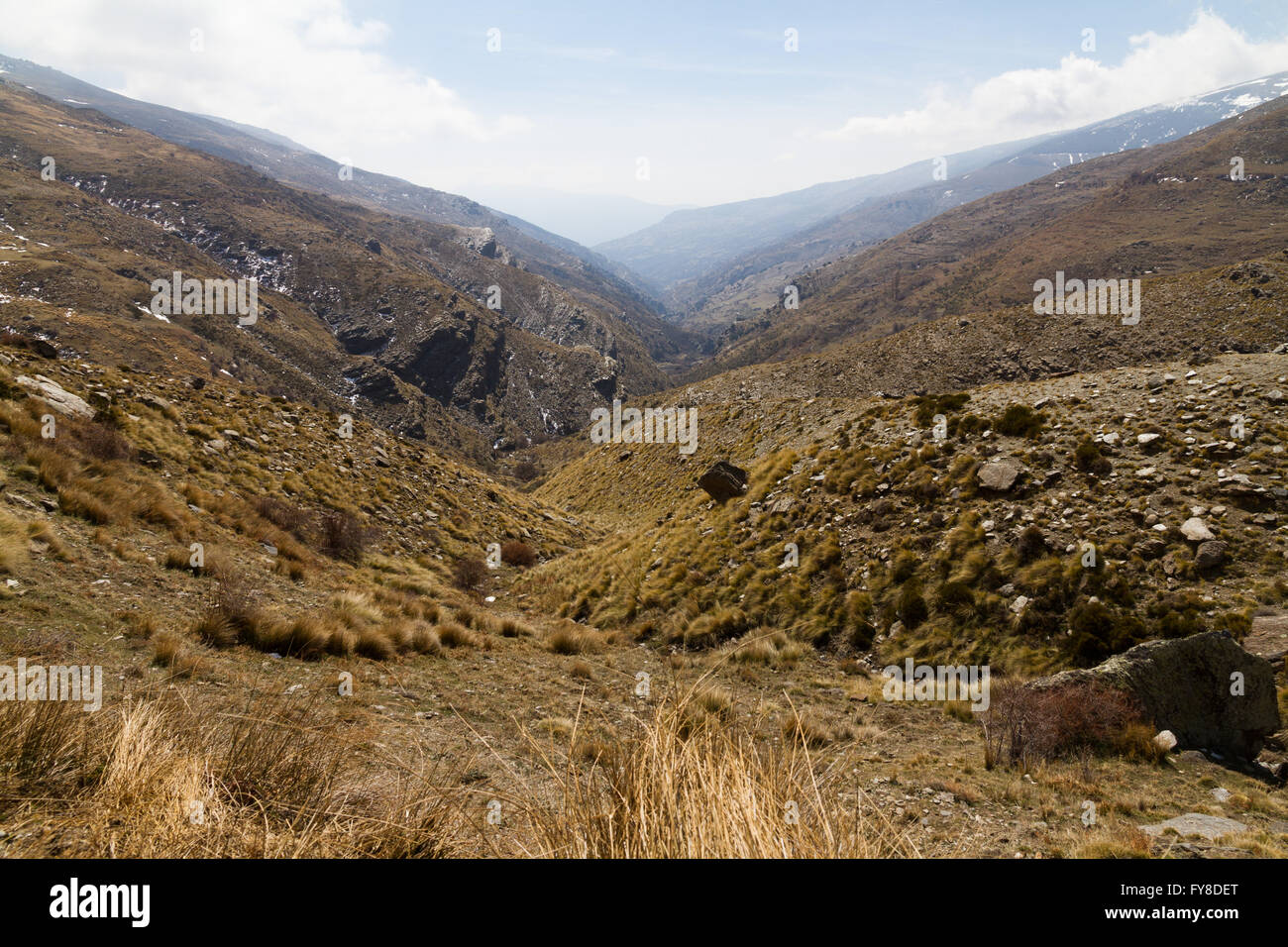 Paesaggio ai piedi delle colline di Mulhacen, Andalusia, Spagna Foto Stock