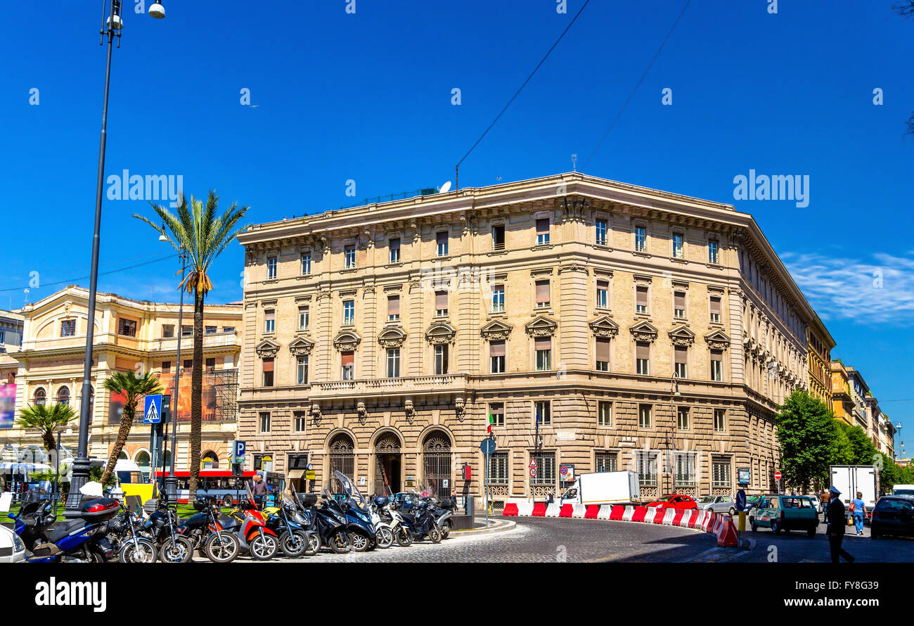 Via Cavour Rome Strada cavour immagini e fotografie stock ad alta risoluzione - Alamy
