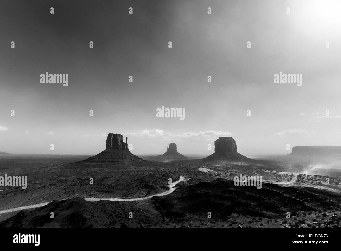 Stati Uniti d'America, Utah, Monument Valley durante una tempesta di sabbia Foto Stock
