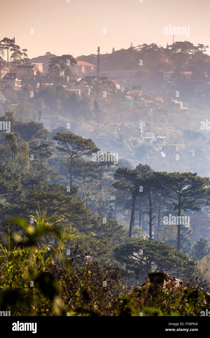 Il Vietnam, da Lat, montagne e case Foto Stock