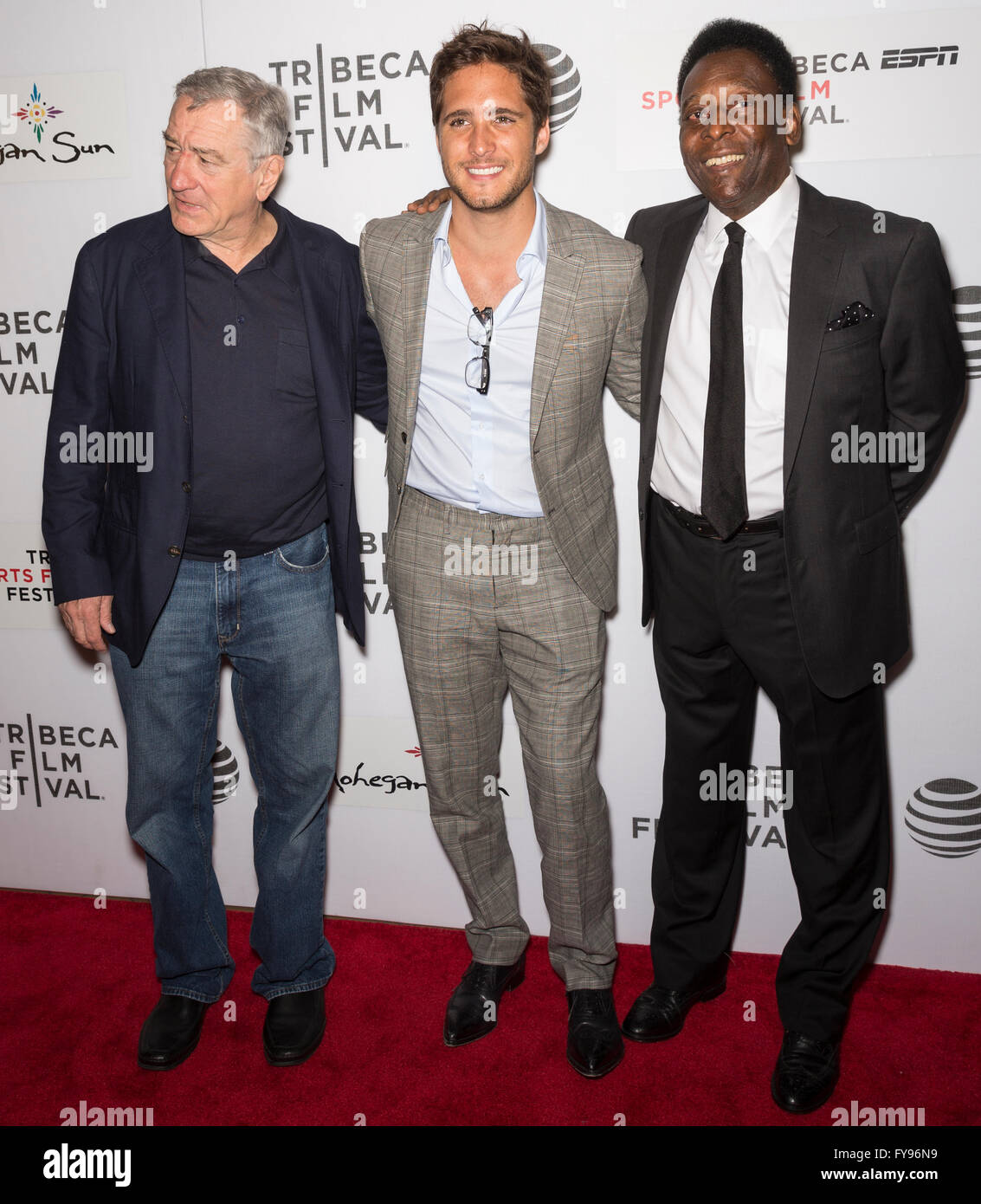 La città di New York, Stati Uniti d'America. 23 Aprile, 2016. Robert De Niro, Diego Boneta e Pele partecipare - Pele: nascita di una Leggenda - Premiere durante il 2016 Tribeca Film Festival a Giovanni Zuccotti Theatre Credito: Ovidiu Hrubaru/Alamy Live News Foto Stock