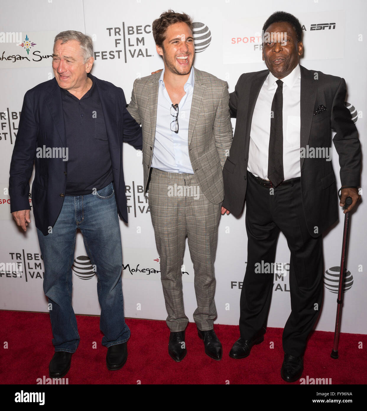 La città di New York, Stati Uniti d'America. 23 Aprile, 2016. Robert De Niro, Diego Boneta e Pele partecipare - Pele: nascita di una Leggenda - Premiere durante il 2016 Tribeca Film Festival a Giovanni Zuccotti Theatre Credito: Ovidiu Hrubaru/Alamy Live News Foto Stock