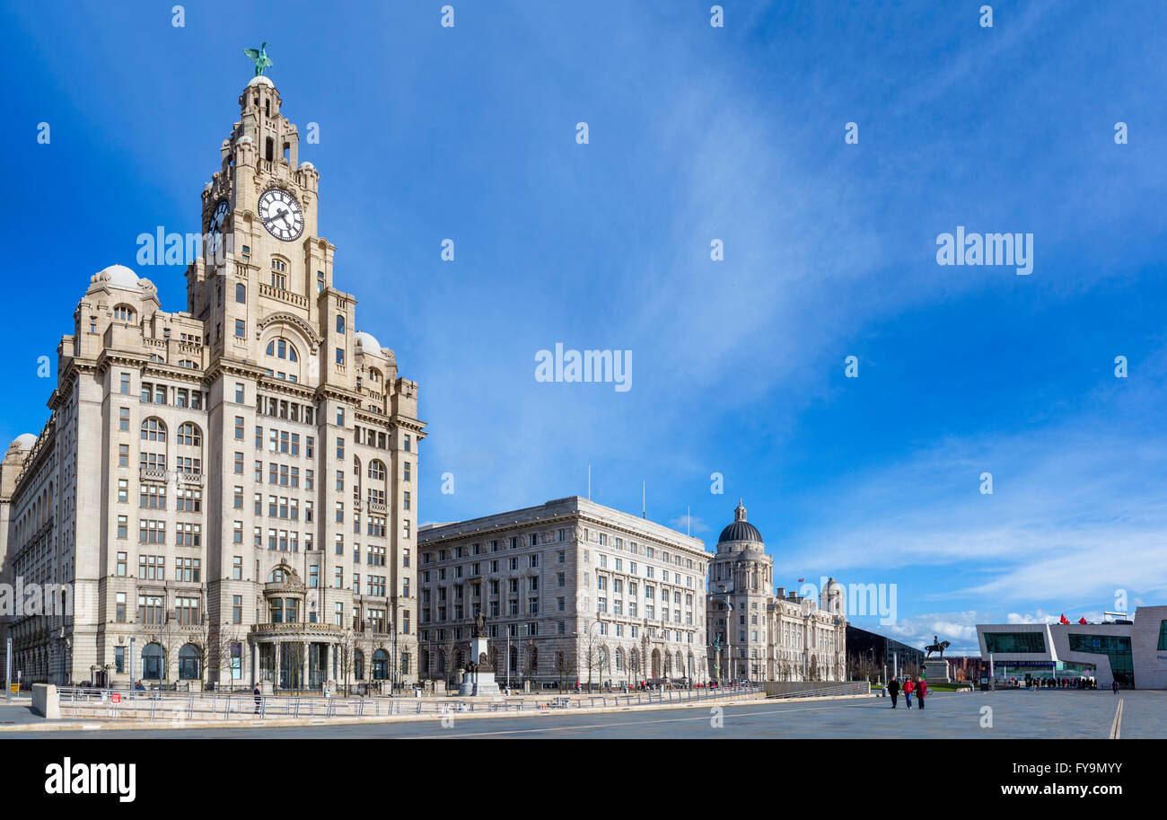 Il Royal Liver, Cunard e il porto di Liverpool edifici ("Le Tre Grazie'), Pier Head, Liverpool, Merseyside England, Regno Unito Foto Stock