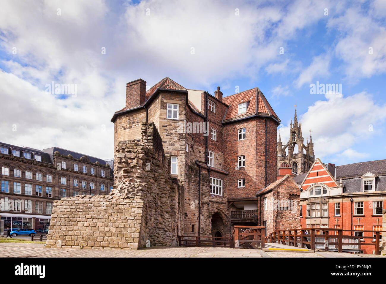 Il cancello nero, vista posteriore, l'entrata al vecchio Newcastle, Newcastle-upon-Tyne, Tyne and Wear, Inghilterra, Regno Unito. La guglia di Newcast Foto Stock