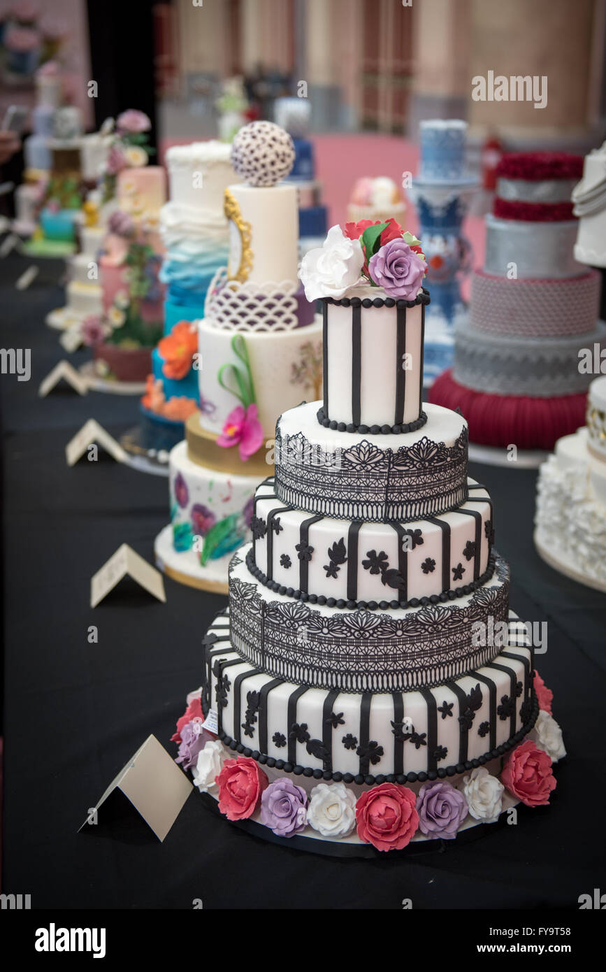 Matrimonio e celebrazione Festa Torte Cake International - La Sugarcraft, torta decorazione e cottura mostra a Londra Foto Stock