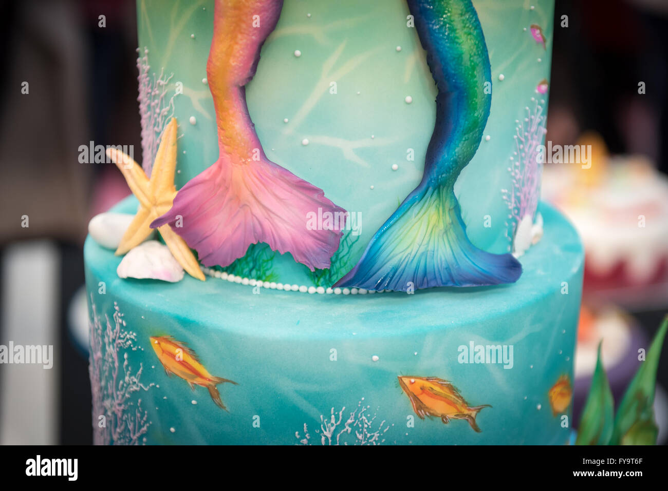 Mermaid tails giovane commestibile a Decorazione Torta International - La Sugarcraft, torta decorazione e cottura mostra a Londra Foto Stock
