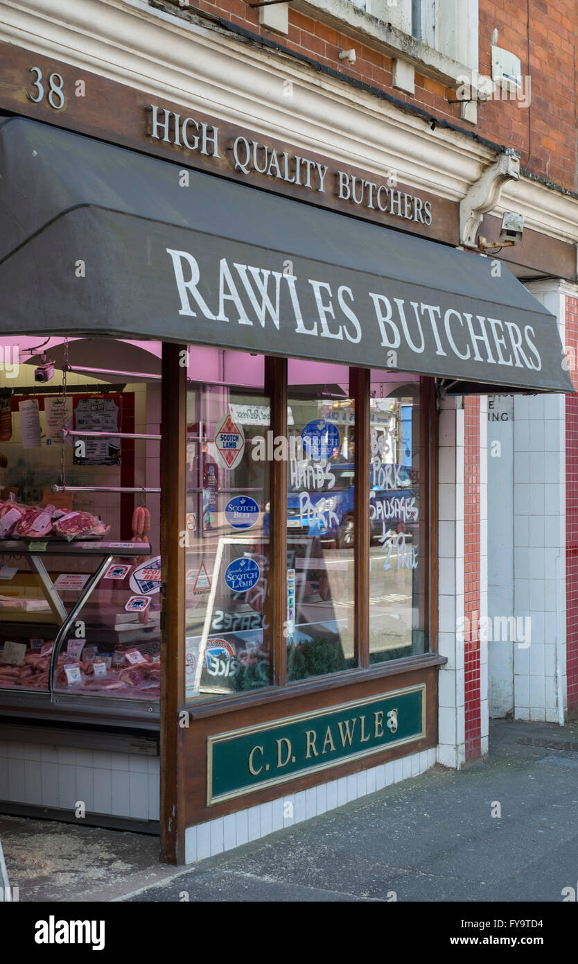 Bridport una piccola città in Dorset Regno Unito Inghilterra Rawles macellai shop Foto Stock