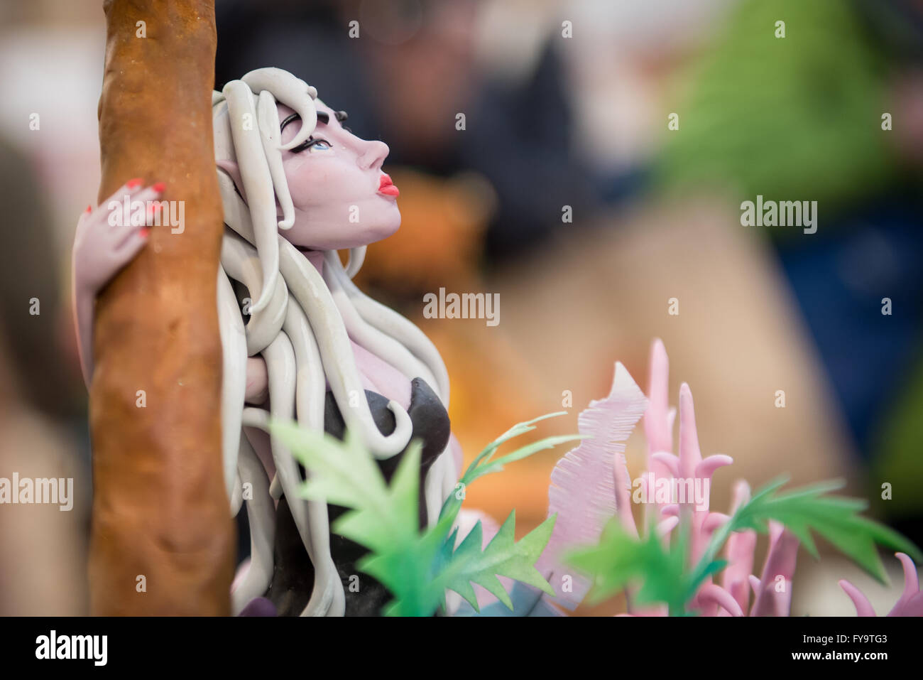 Mermaid capelli lunghi commestibile decorazione torta a Torta International - La Sugarcraft, torta decorazione e cottura mostra a Londra. Foto Stock