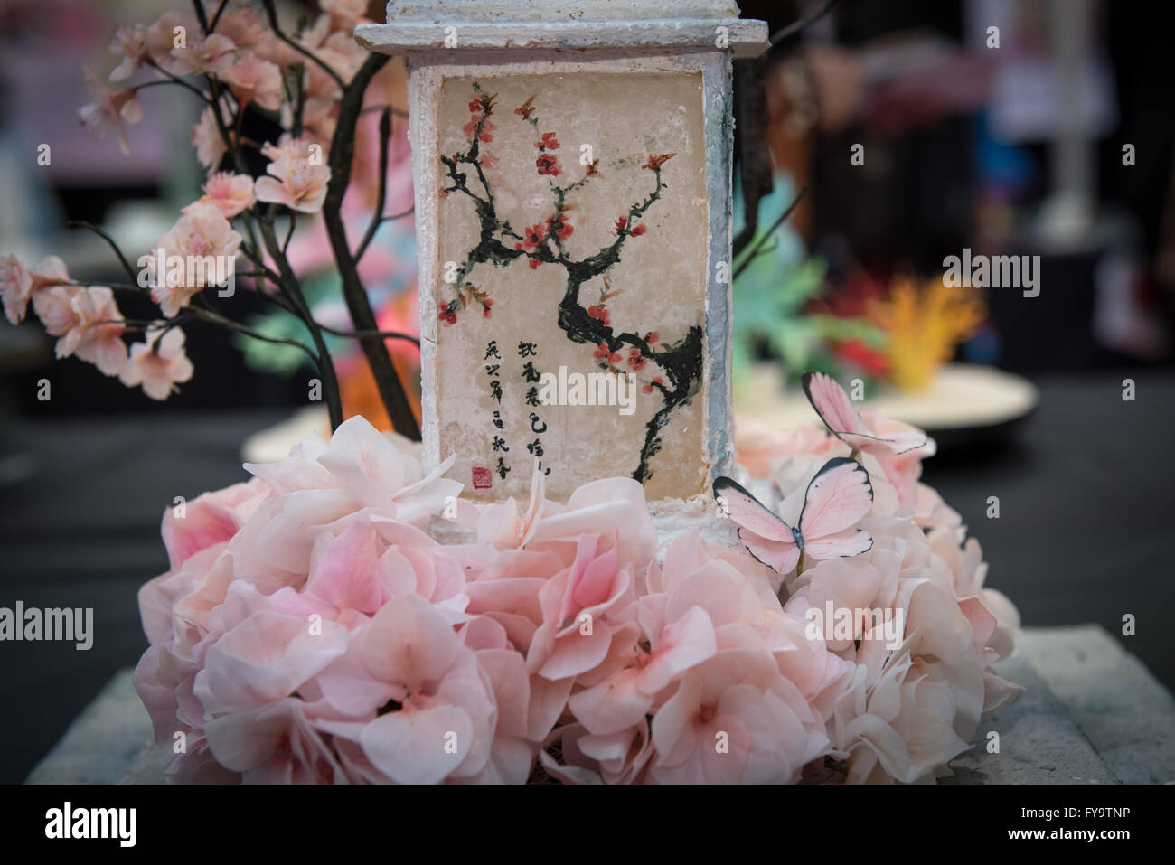 Giapponese in stile orientale cherry blossom torta a Torta International - La Sugarcraft, torta decorazione e cottura mostra a Londra. Foto Stock