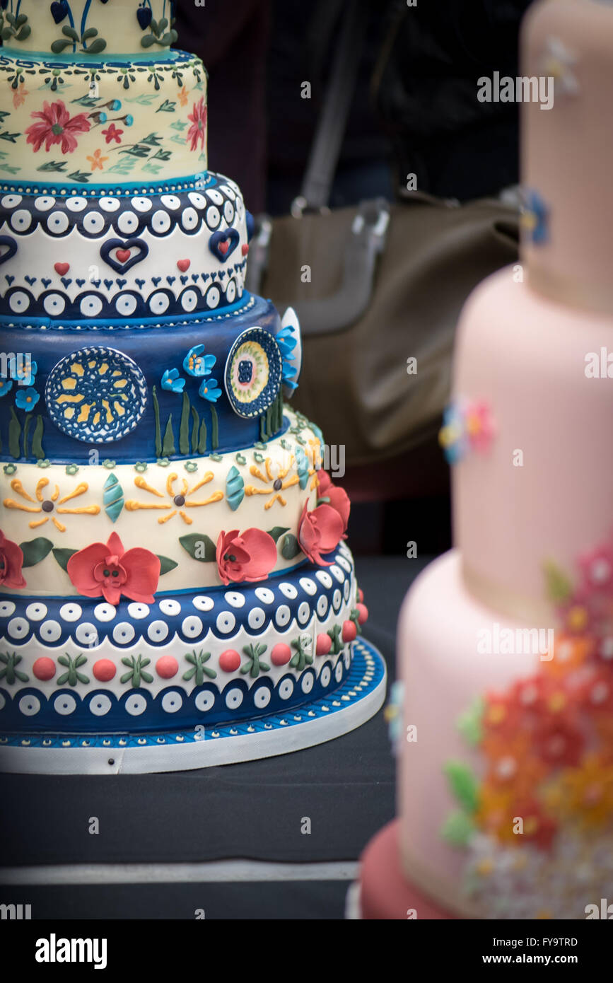 Stile tradizionale portoghese e design torta stratificata a Torta International - La Sugarcraft, torta decorazione e cottura mostra, Londra Foto Stock